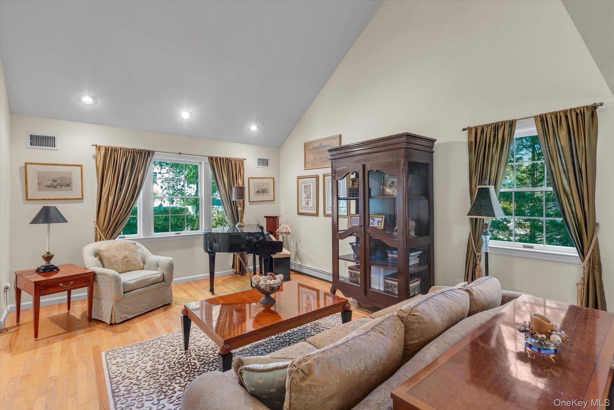 Casa de 3 Dormitorios en Venta en Huntington Station - Nueva York - EE. UU. - 5