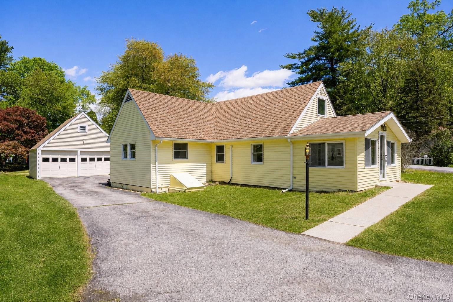 Casa com 3 Quartos à Venda em Hyde Park - Nova Iorque - EUA - 1