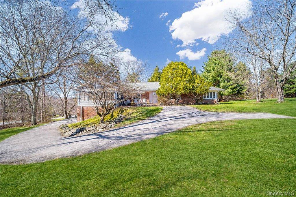 Casa de 3 Dormitorios en Venta en Hyde Park - Nueva York - EE. UU. - 2