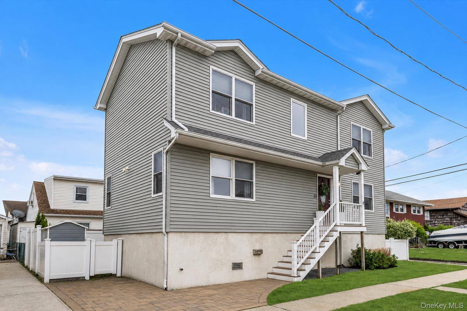 Casa de 3 Dormitorios en Venta en Island Park - Nueva York - EE. UU. - 1