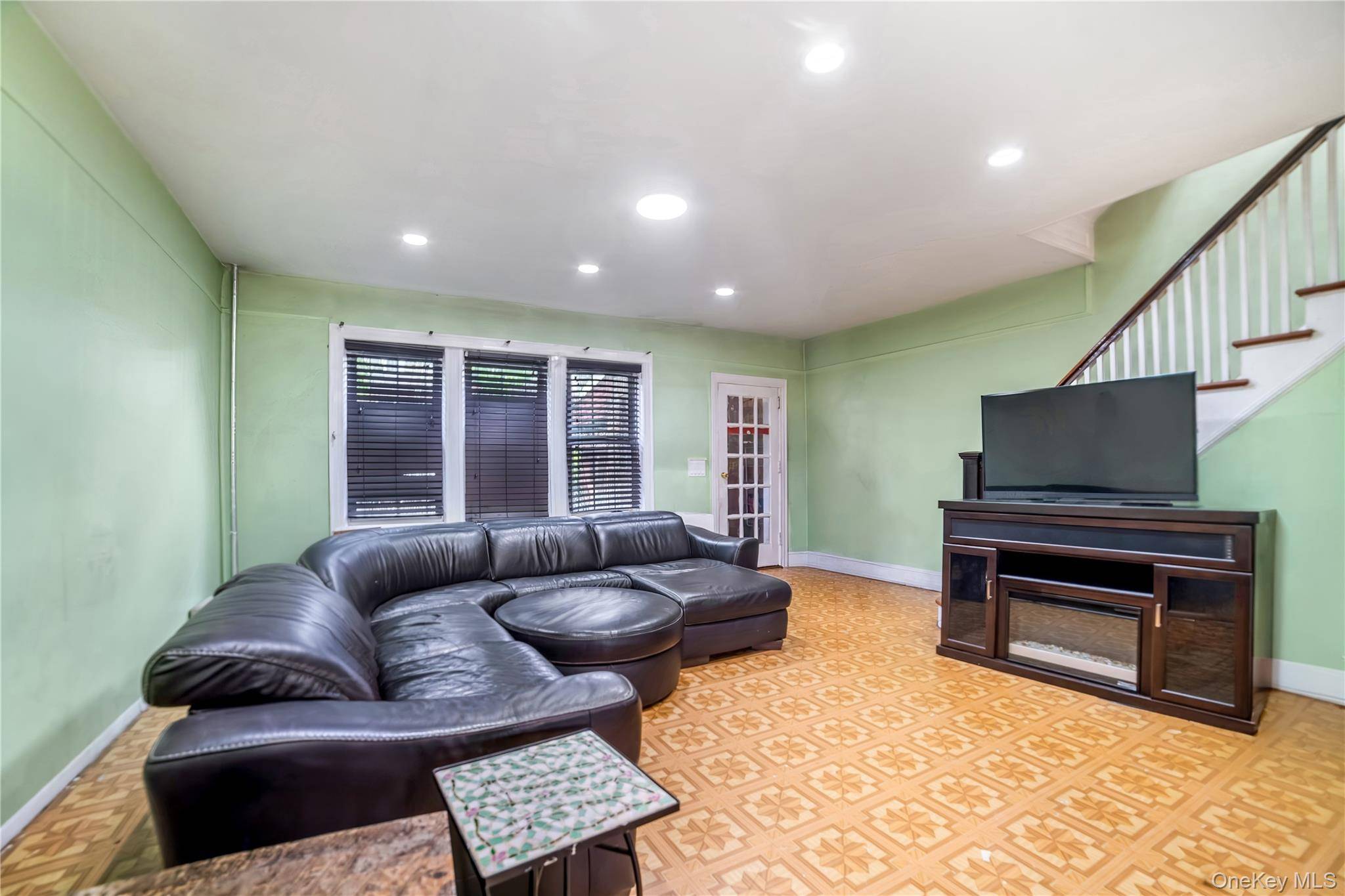 Casa de 3 Dormitorios en Venta en Jackson Heights - Nueva York - EE. UU. - 4