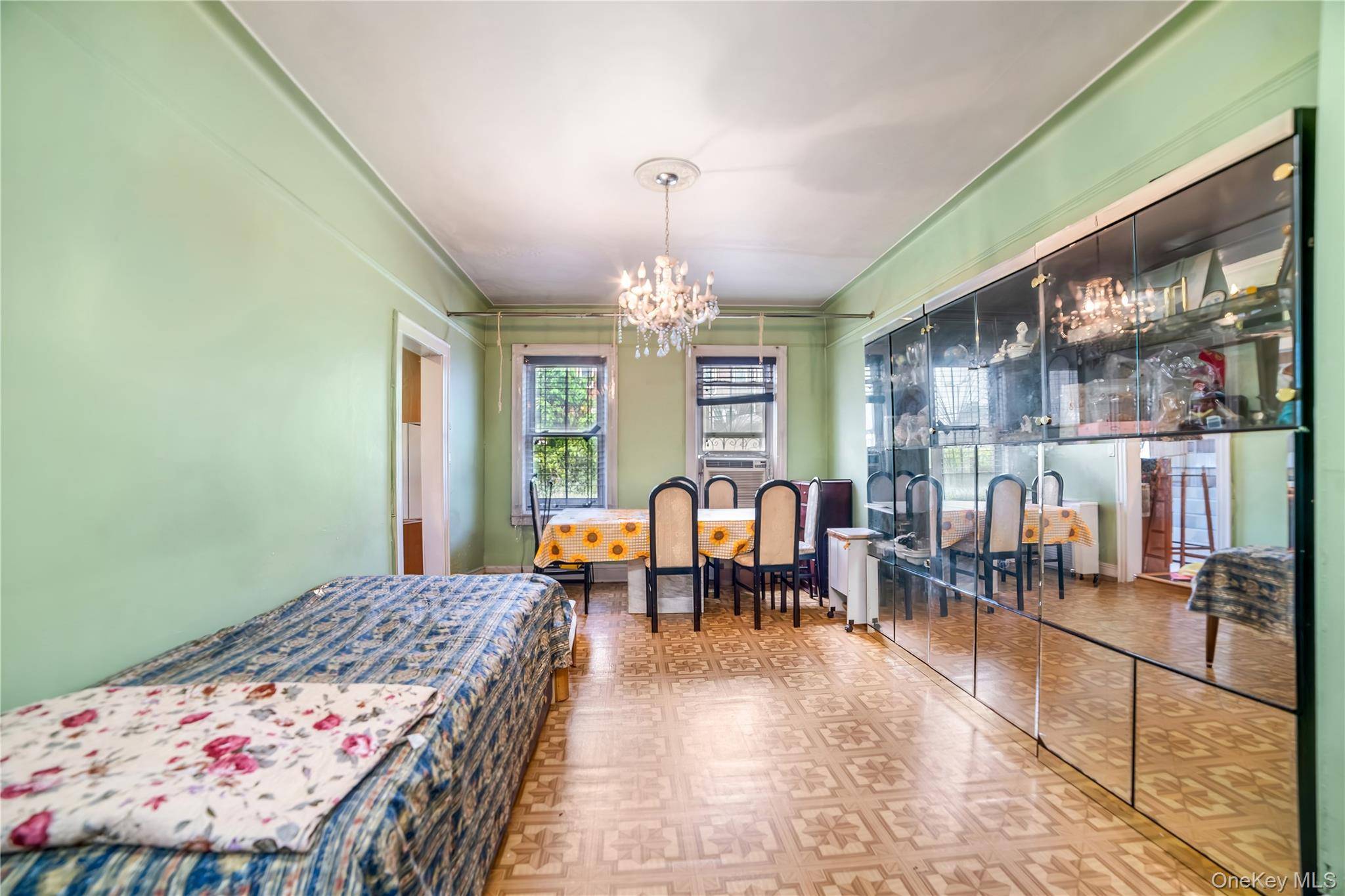 Casa de 3 Dormitorios en Venta en Jackson Heights - Nueva York - EE. UU. - 5