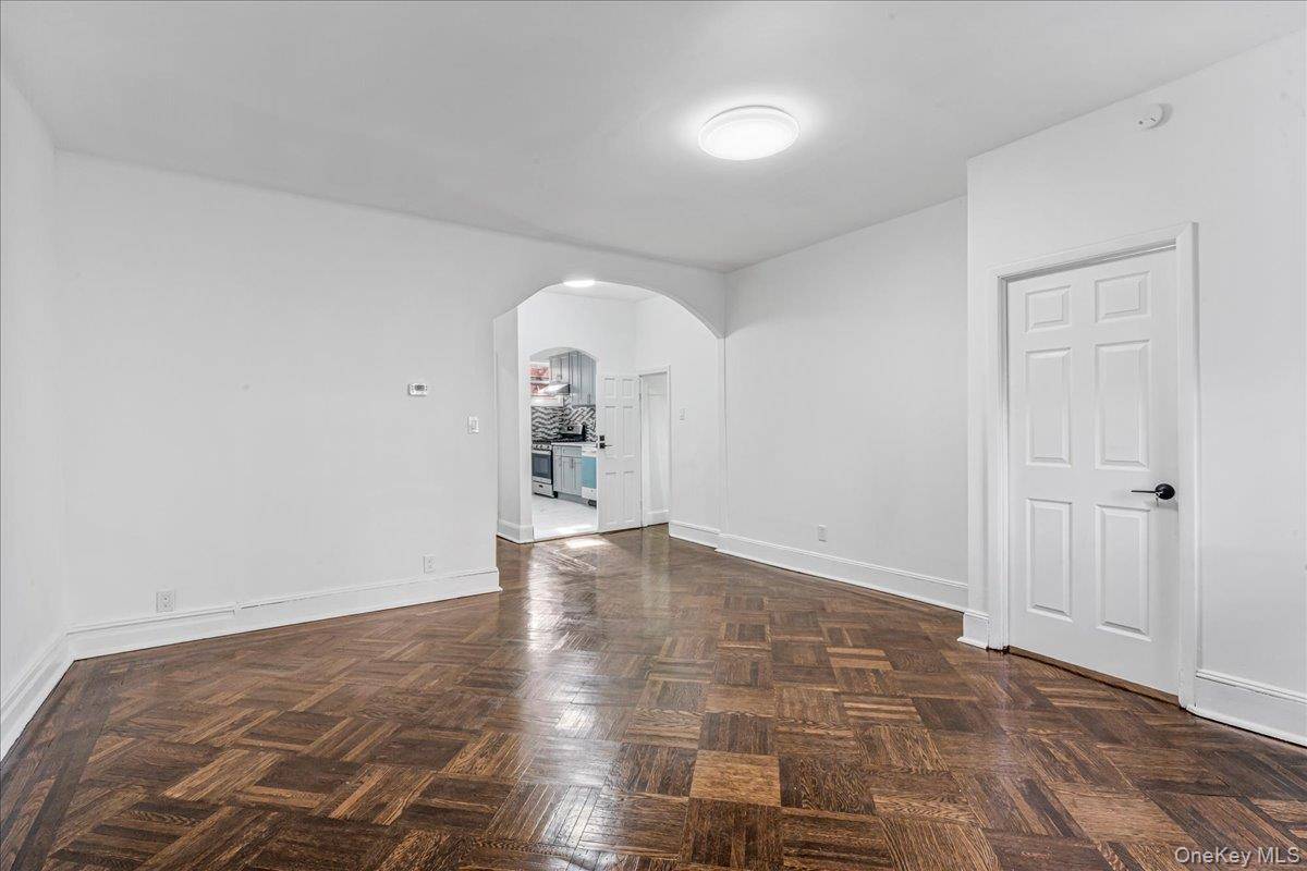 Casa com 3 Quartos à Venda em Jamaica Hills - Nova Iorque - EUA - 3