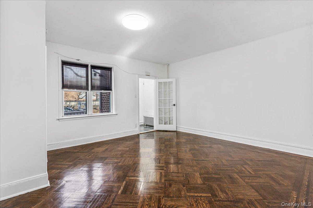 Casa com 3 Quartos à Venda em Jamaica Hills - Nova Iorque - EUA - 4