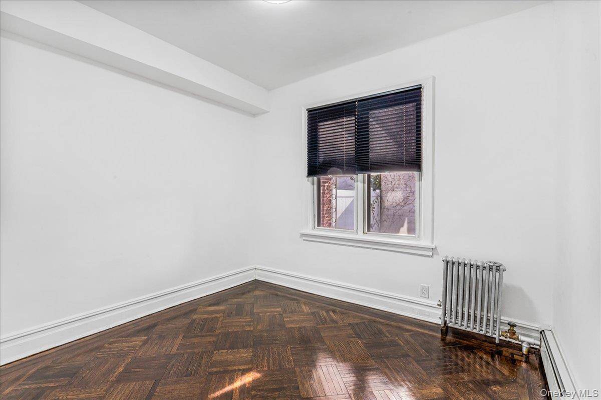 Casa com 3 Quartos à Venda em Jamaica Hills - Nova Iorque - EUA - 8