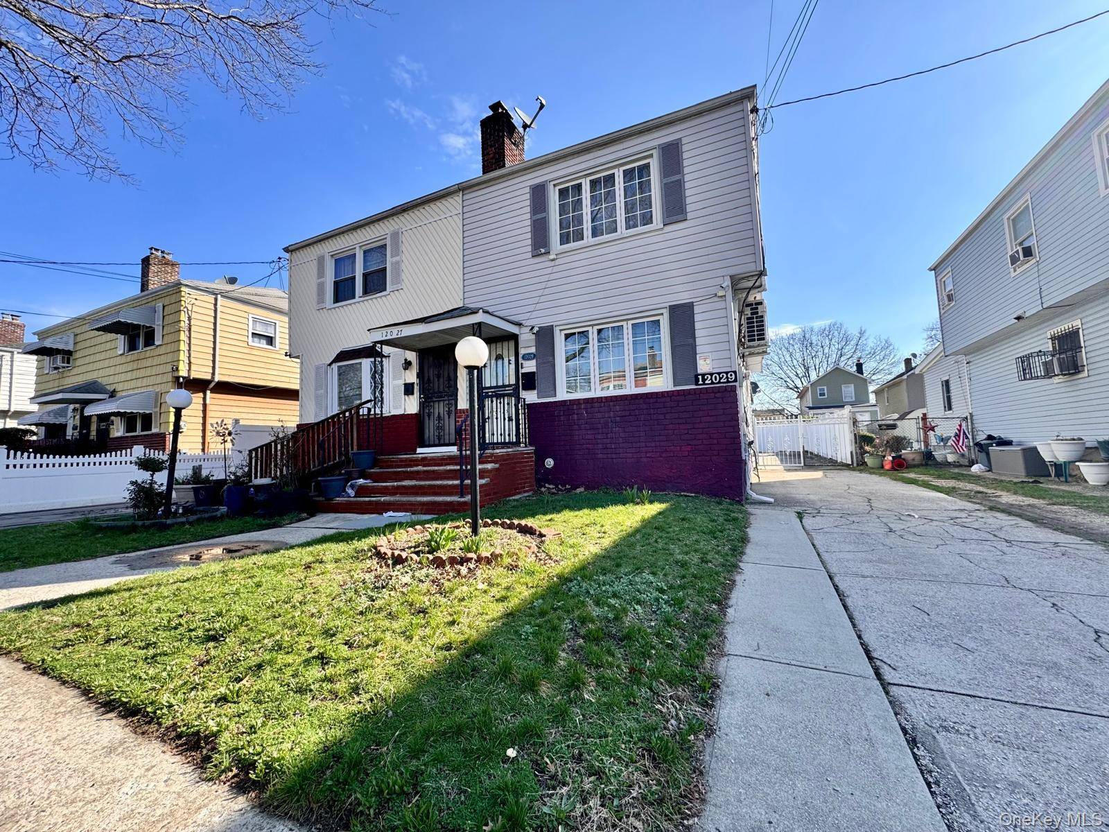 3 Bedroom Home for Sale in Jamaica - New York - USA - 2