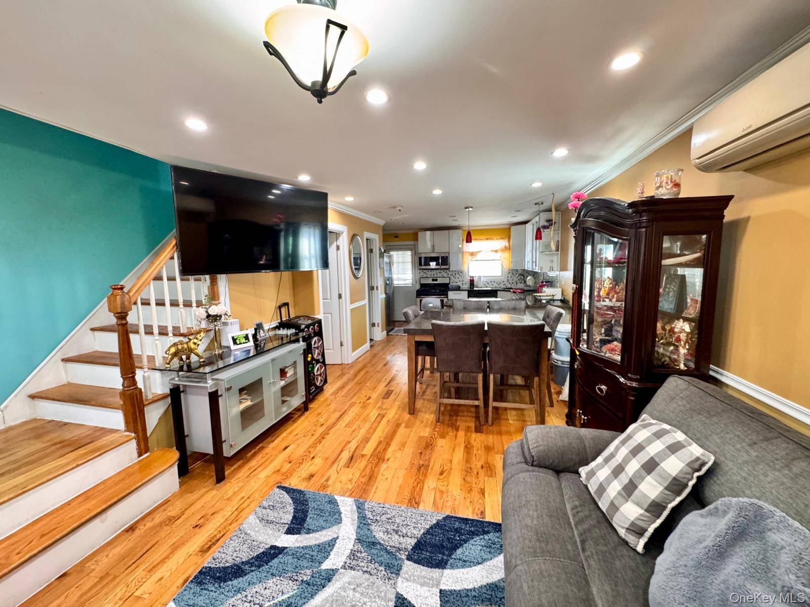 3 Bedroom Home for Sale in Jamaica - New York - USA - 8