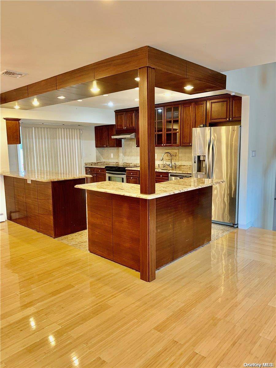 3 Bedroom Home for Sale in Jericho - New York - USA - 2