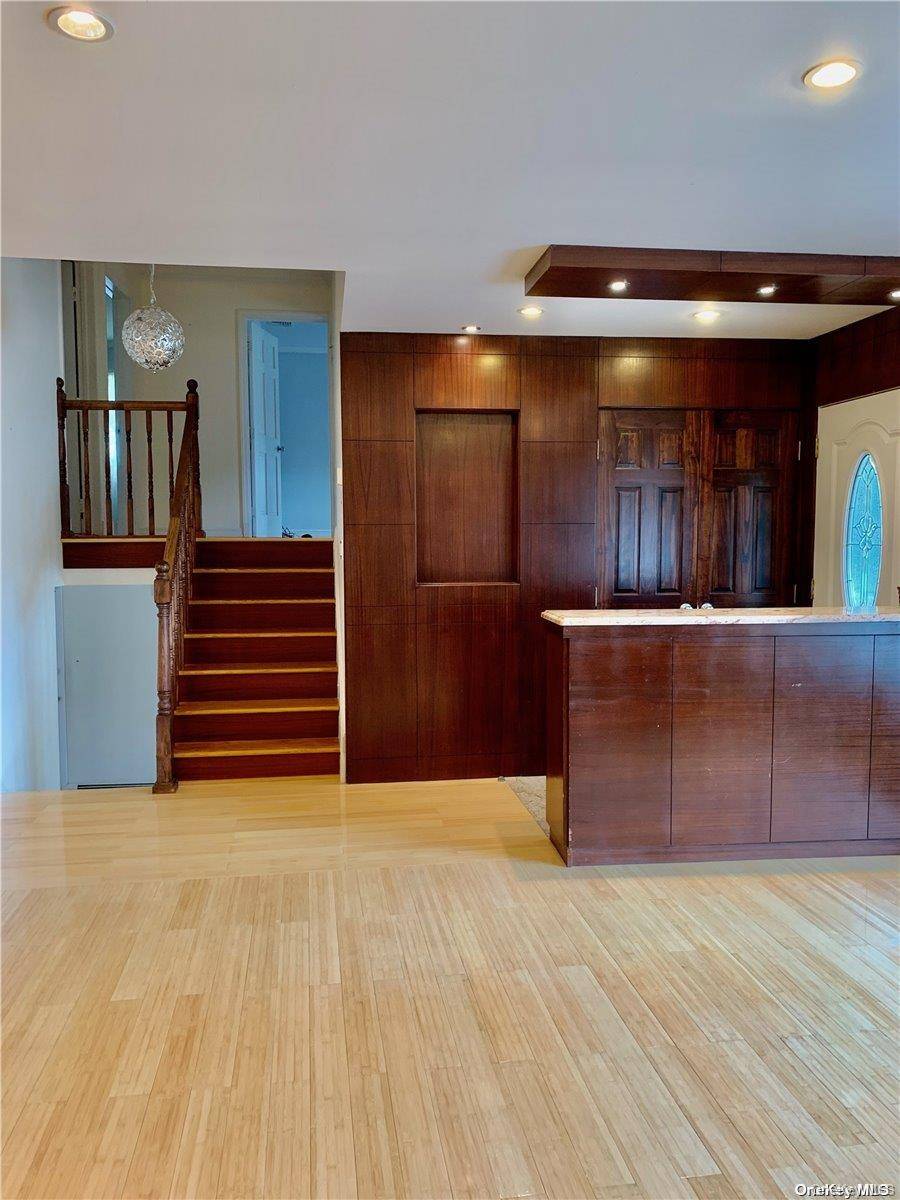 3 Bedroom Home for Sale in Jericho - New York - USA - 4