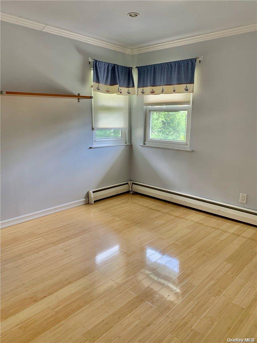 3 Bedroom Home for Sale in Jericho - New York - USA - 8