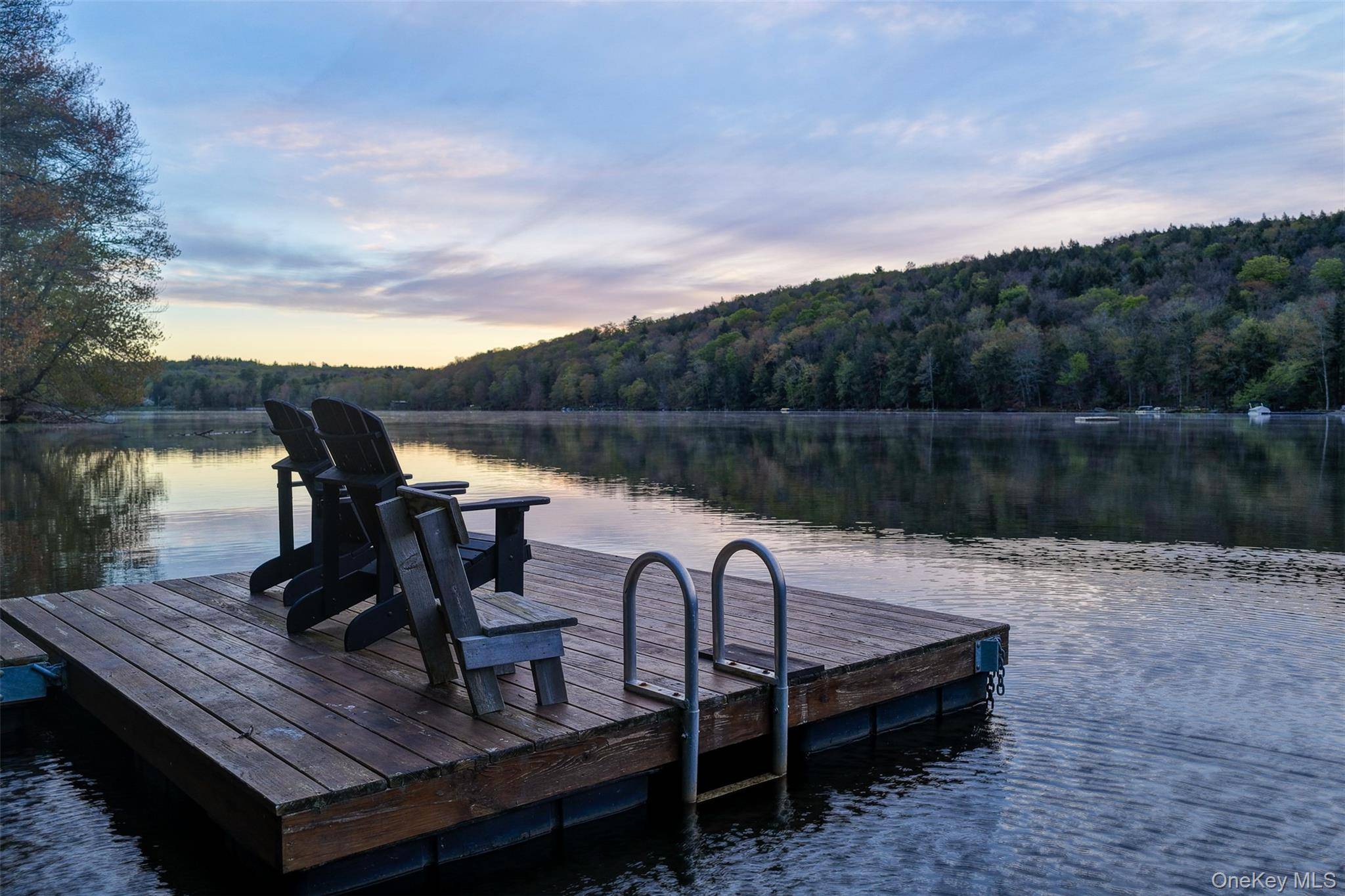 Casa de 3 Dormitorios en Venta en Kenoza Lake - Nueva York - EE. UU. - 3