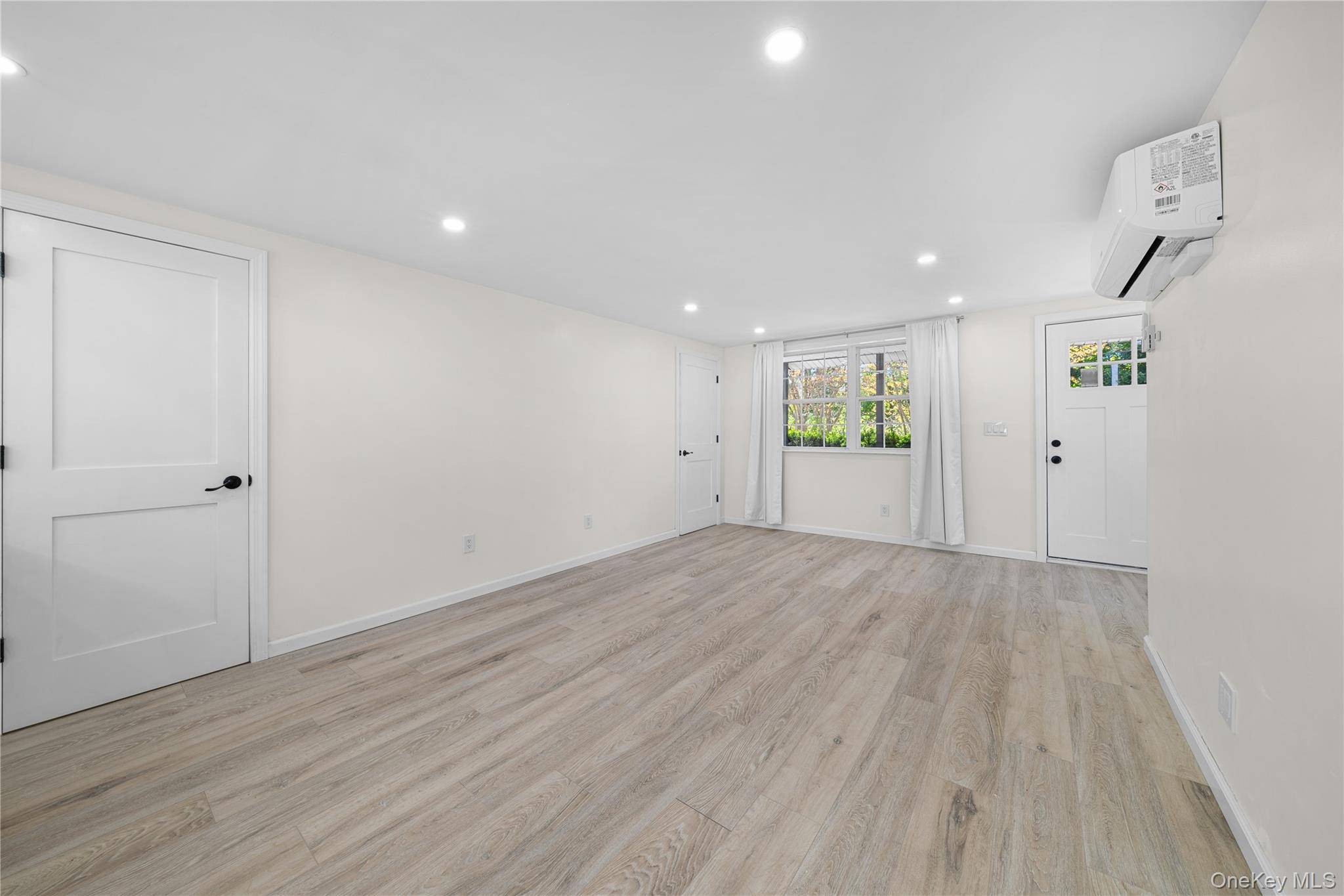 Casa de 3 Dormitorios en Venta en Kings Park - Nueva York - EE. UU. - 7