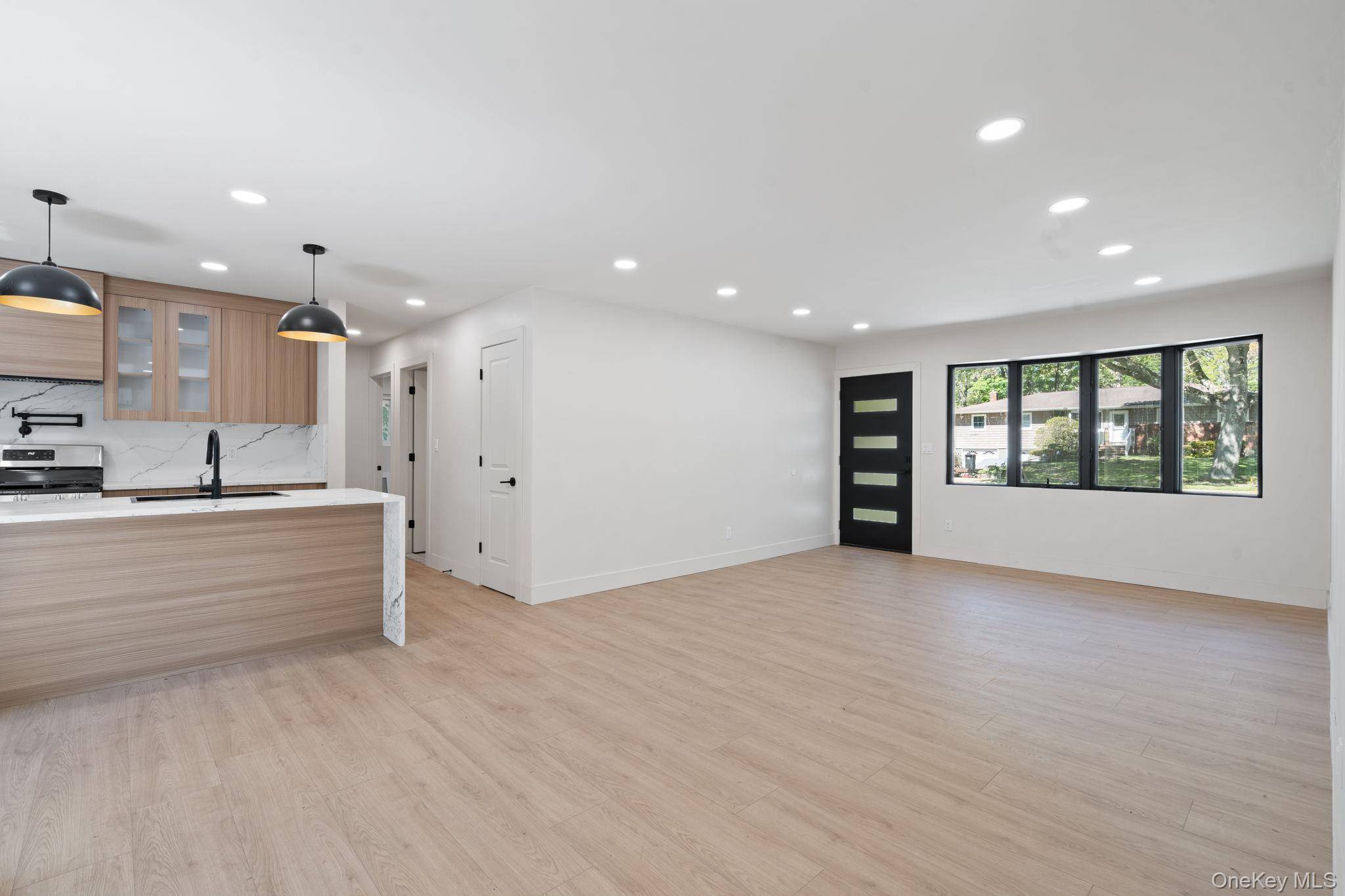 Casa de 3 Dormitorios en Venta en Kings Park - Nueva York - EE. UU. - 5