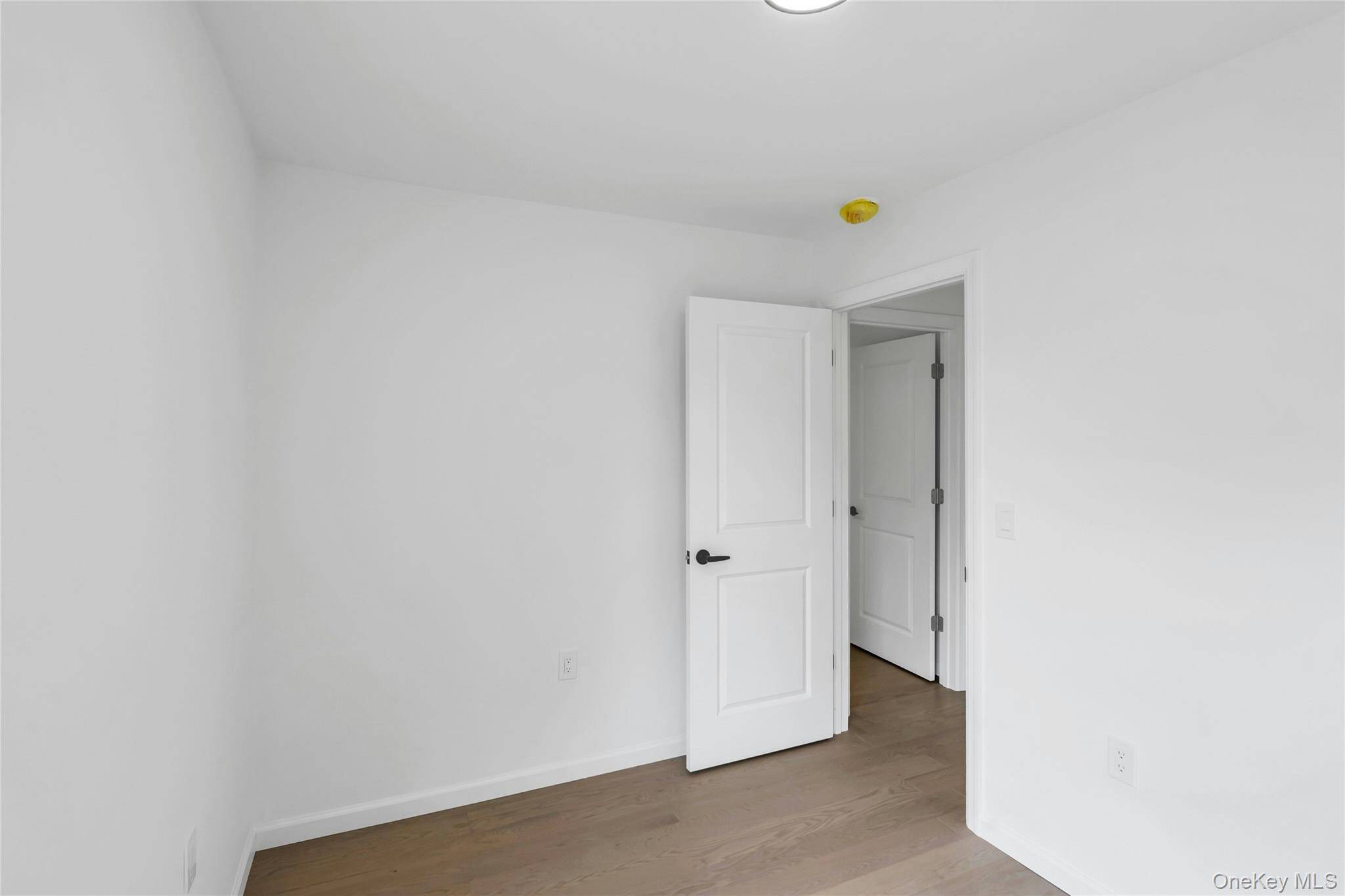 Casa de 3 Dormitorios en Venta en Lake Grove - Nueva York - EE. UU. - 6