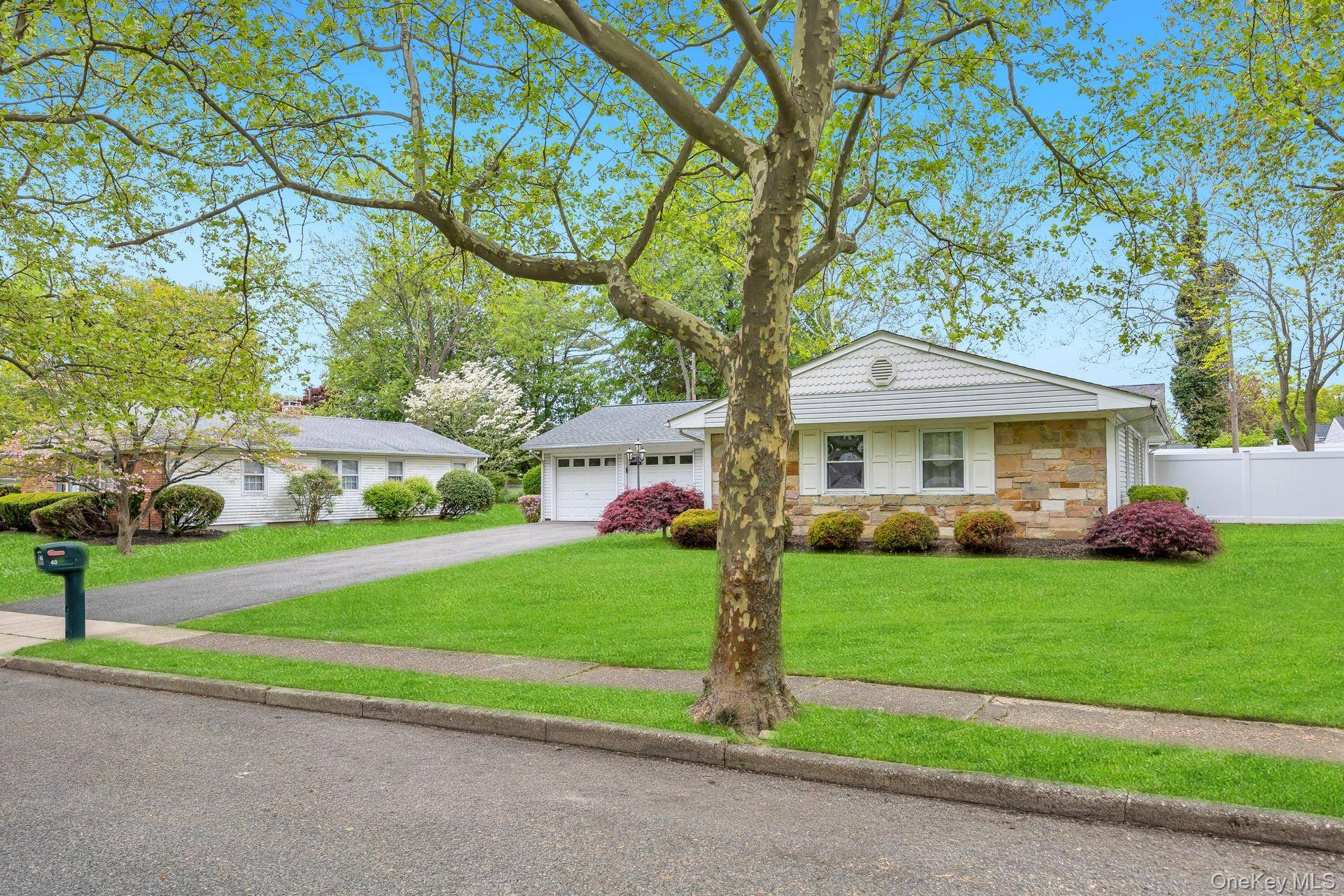 Casa de 3 Dormitorios en Venta en Lake Grove - Nueva York - EE. UU. - 6