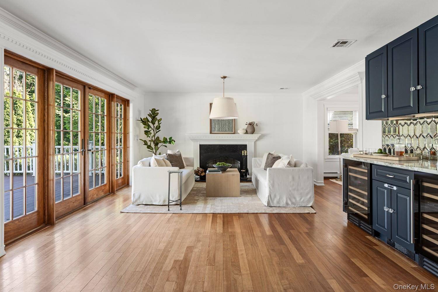 Casa de 3 Dormitorios en Venta en Lake Grove - Nueva York - EE. UU. - 8