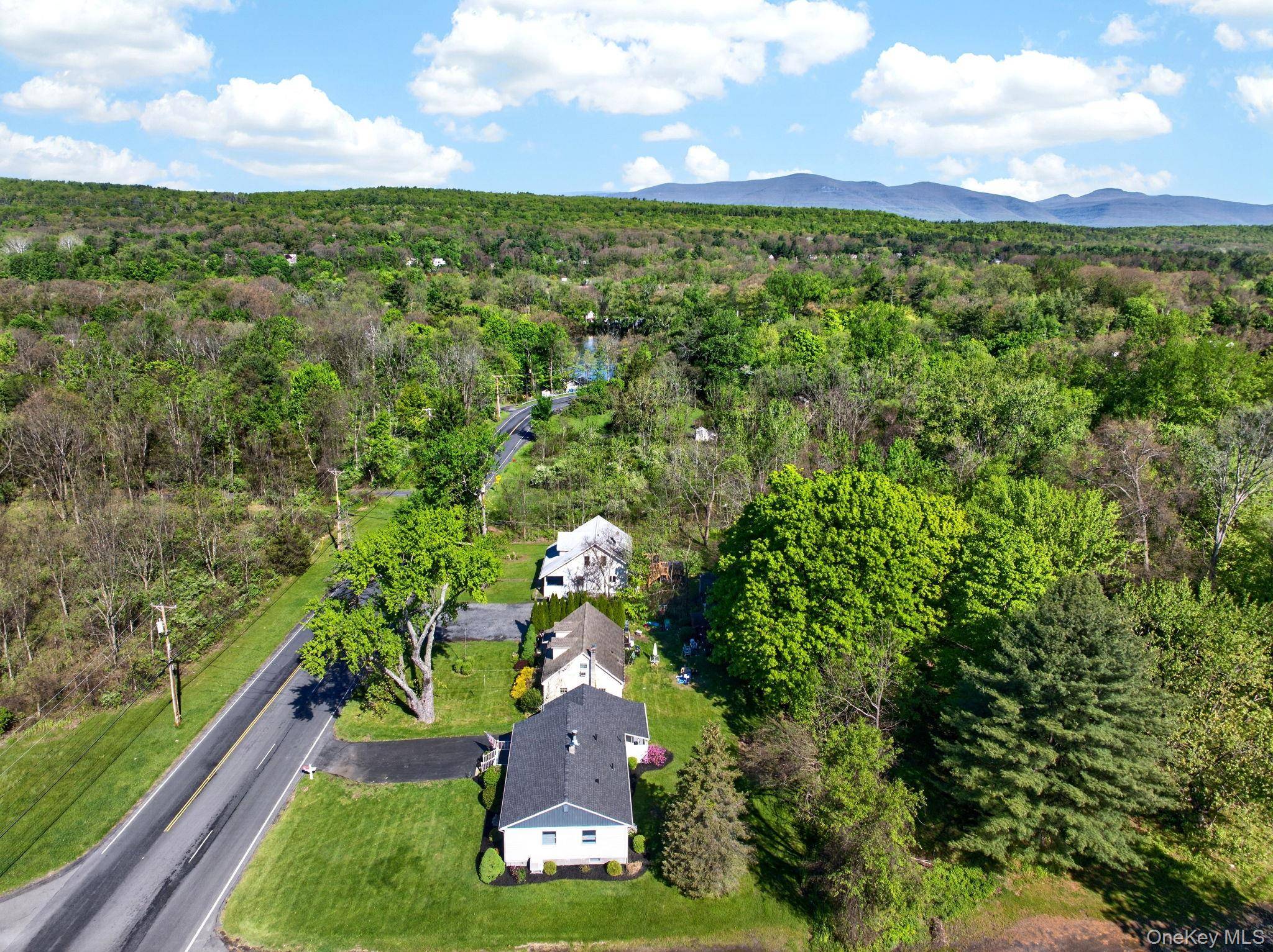 Casa de 3 Dormitorios en Venta en Lake Katrine - Nueva York - EE. UU. - 3