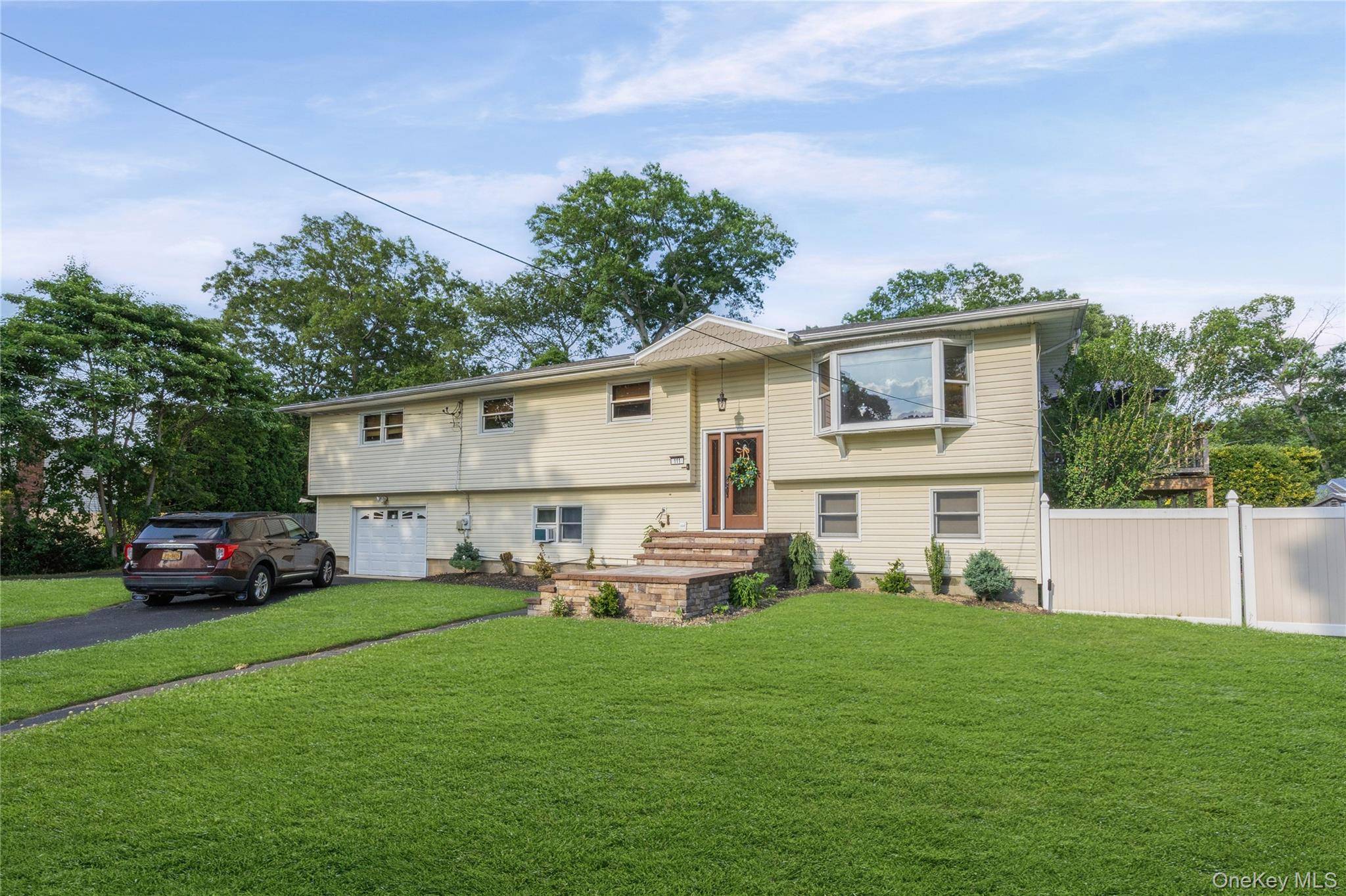 Maison de 3 Chambres à Vendre à Lake Ronkonkoma, New York, États-Unis - 3