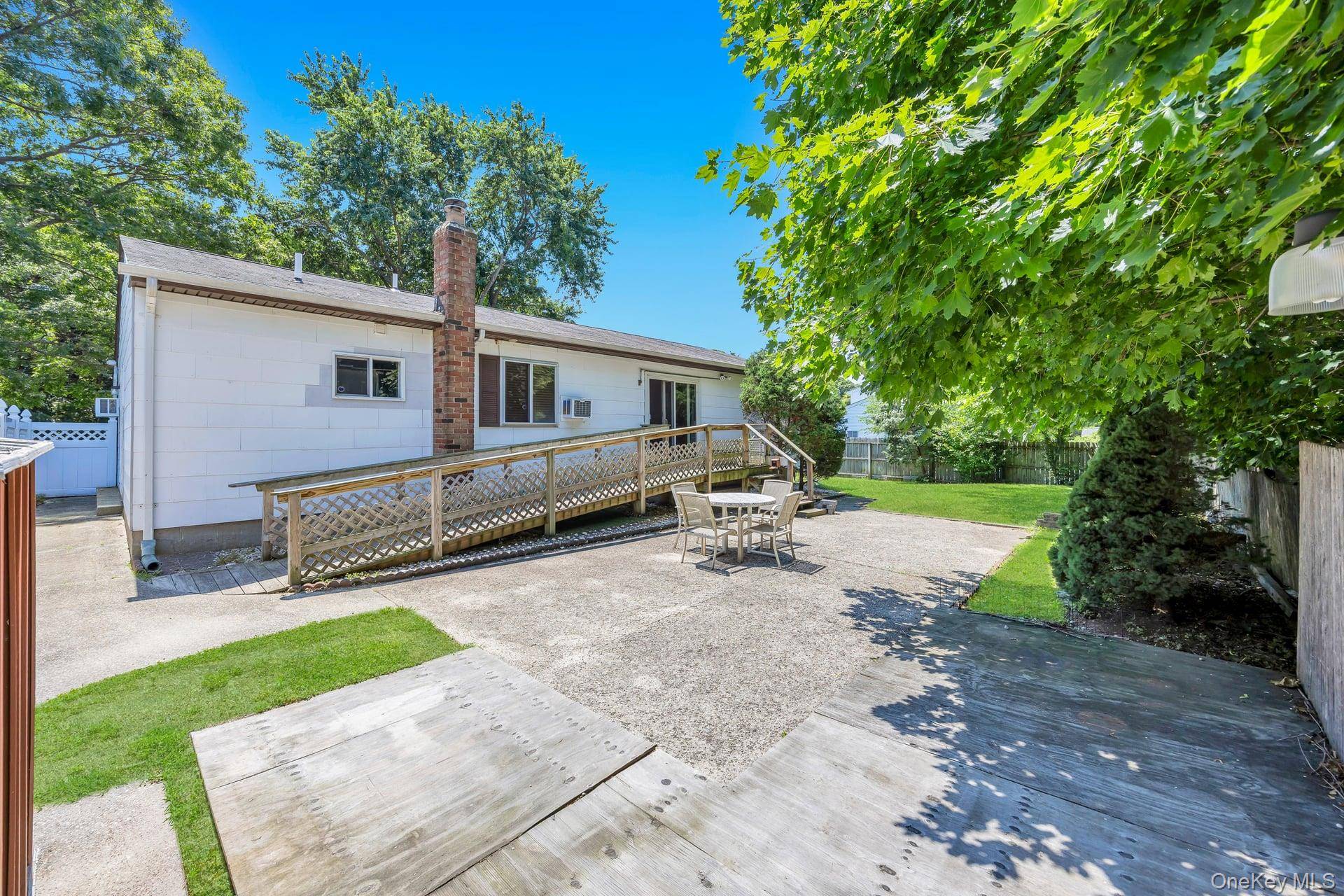 Maison de 3 Chambres à Vendre à Lake Ronkonkoma, New York, États-Unis - 6