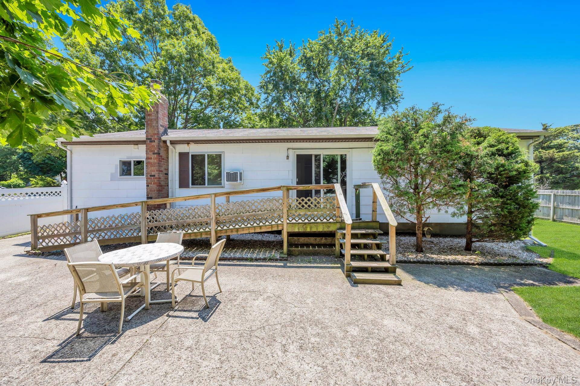 Maison de 3 Chambres à Vendre à Lake Ronkonkoma, New York, États-Unis - 7