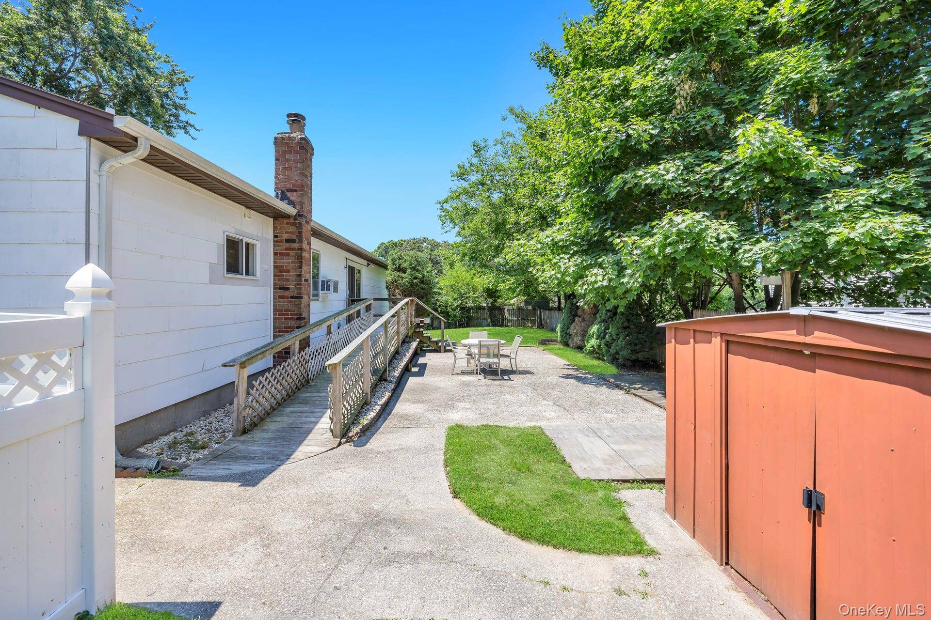 Maison de 3 Chambres à Vendre à Lake Ronkonkoma, New York, États-Unis - 8