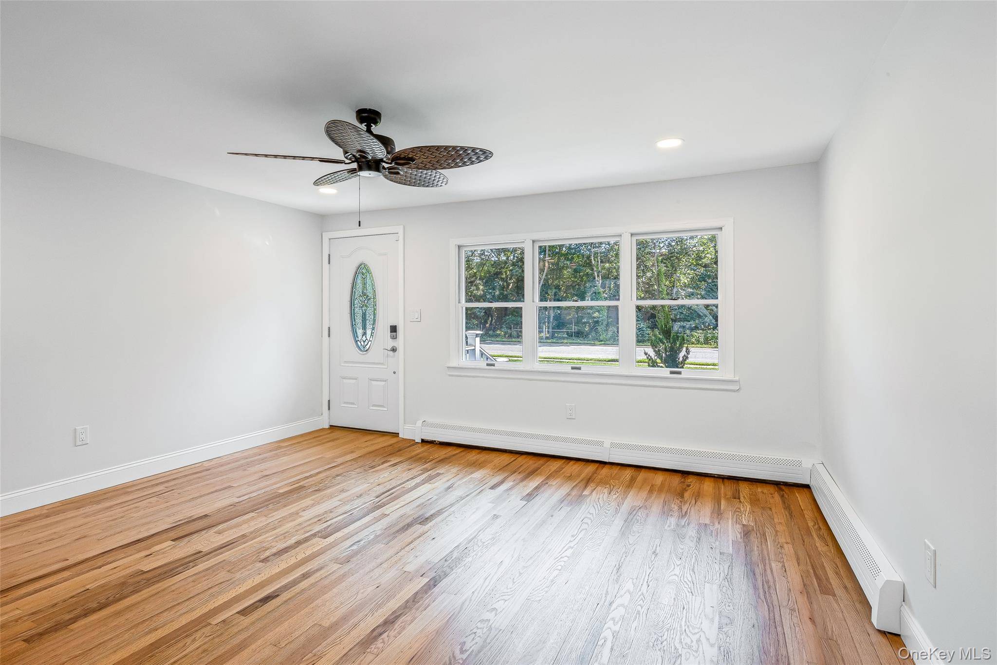 Maison de 3 Chambres à Vendre à Lake Ronkonkoma, New York, États-Unis - 3
