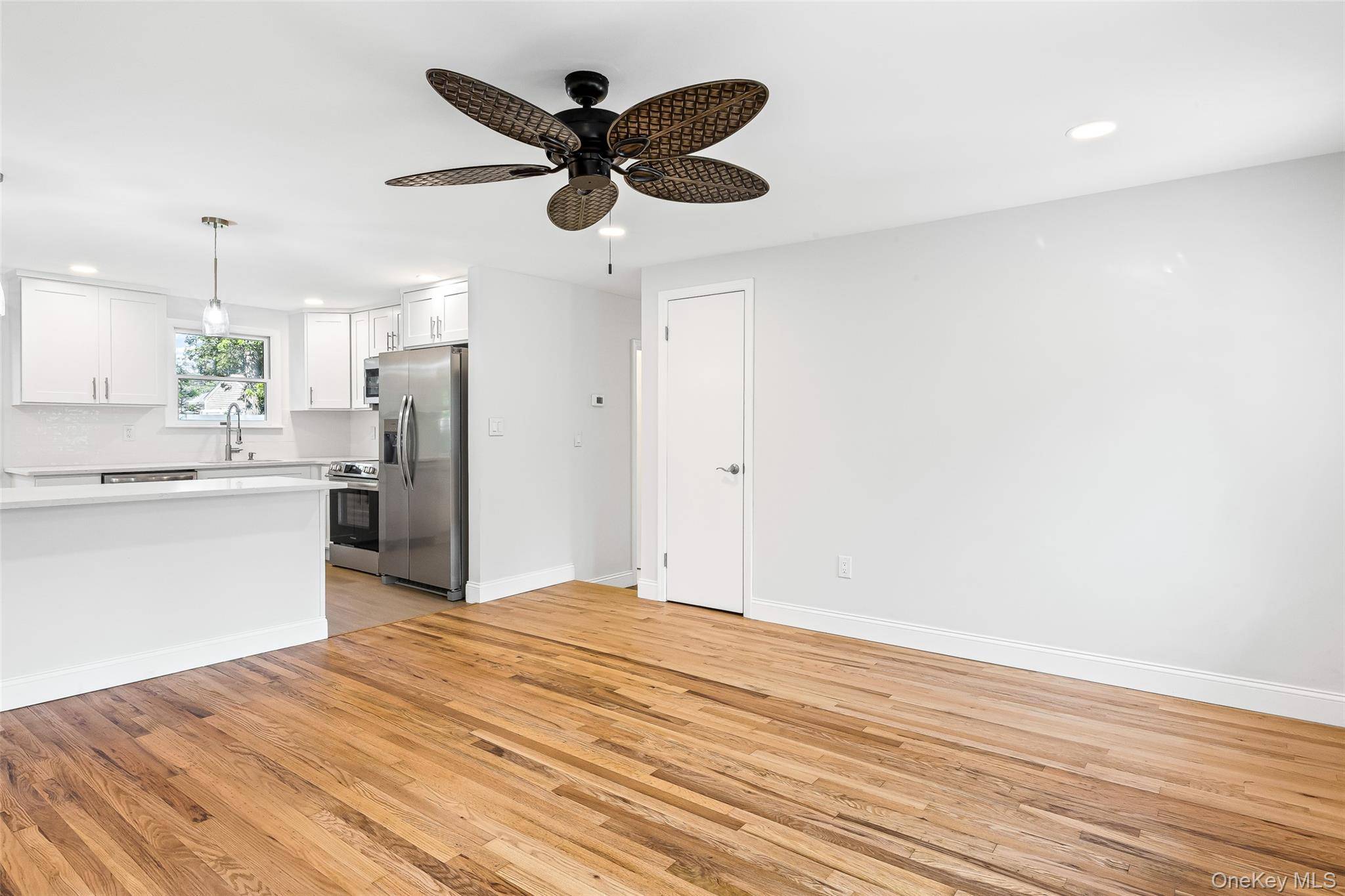 Maison de 3 Chambres à Vendre à Lake Ronkonkoma, New York, États-Unis - 5