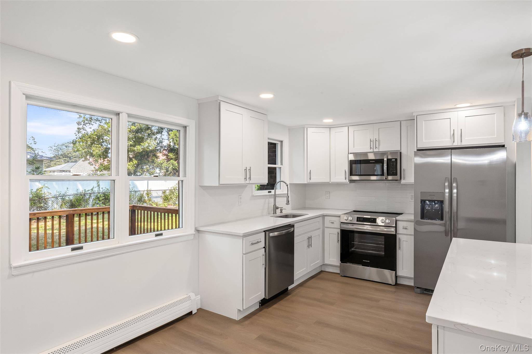 Maison de 3 Chambres à Vendre à Lake Ronkonkoma, New York, États-Unis - 6