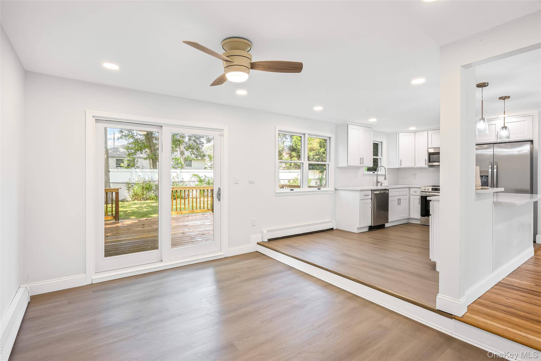 Maison de 3 Chambres à Vendre à Lake Ronkonkoma, New York, États-Unis - 7