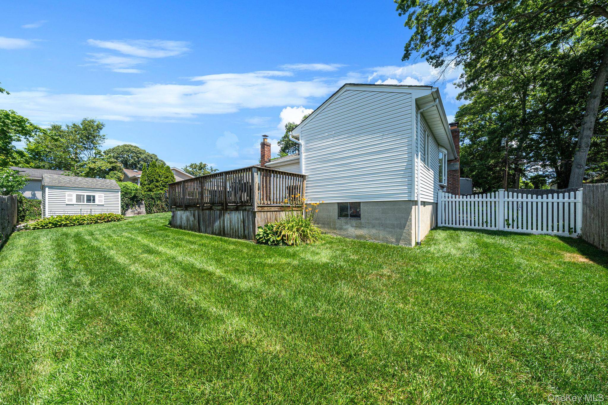 Maison de 3 Chambres à Vendre à Lake Ronkonkoma, New York, États-Unis - 2