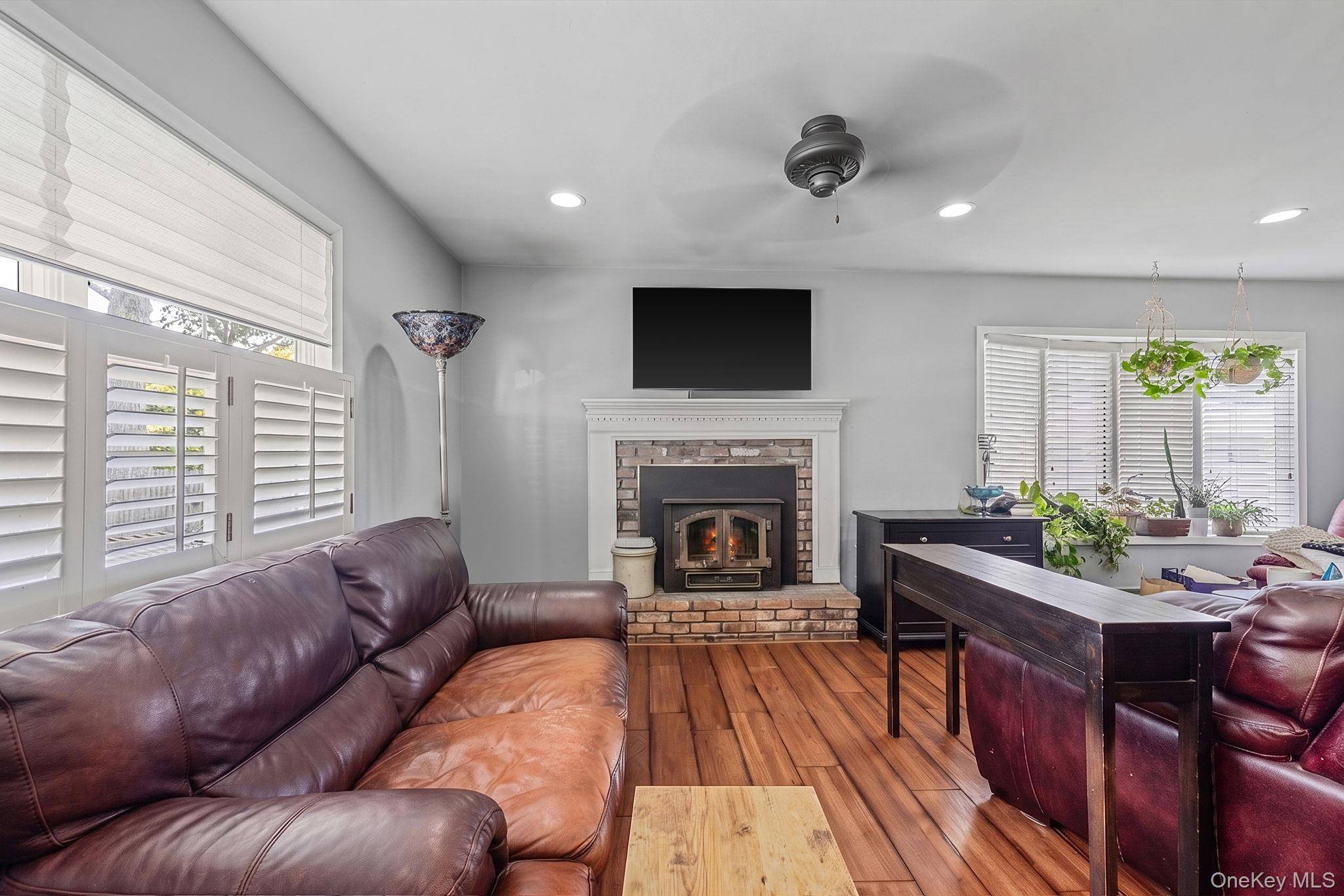 Maison de 3 Chambres à Vendre à Lake Ronkonkoma, New York, États-Unis - 3