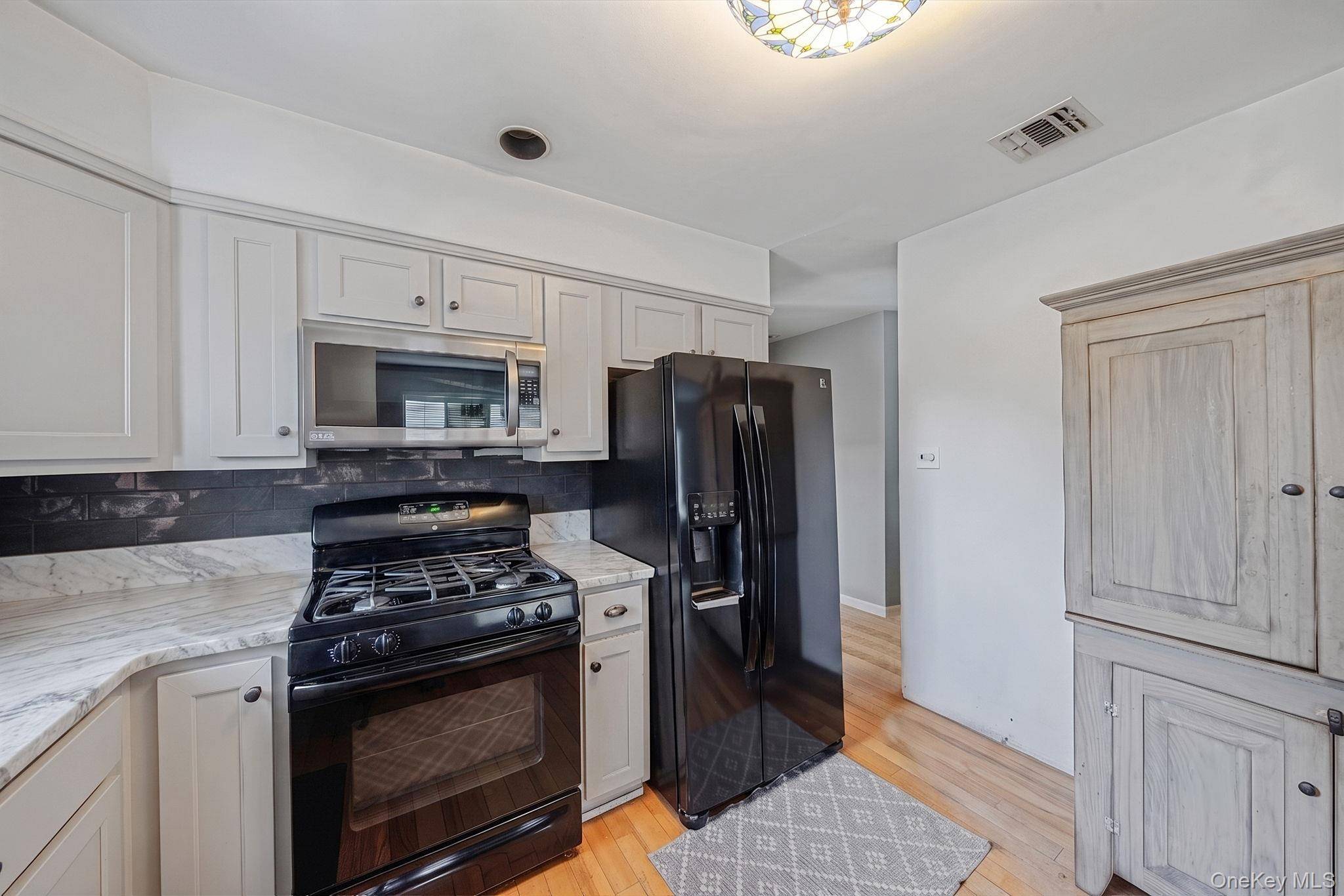 Maison de 3 Chambres à Vendre à Lake Ronkonkoma, New York, États-Unis - 7
