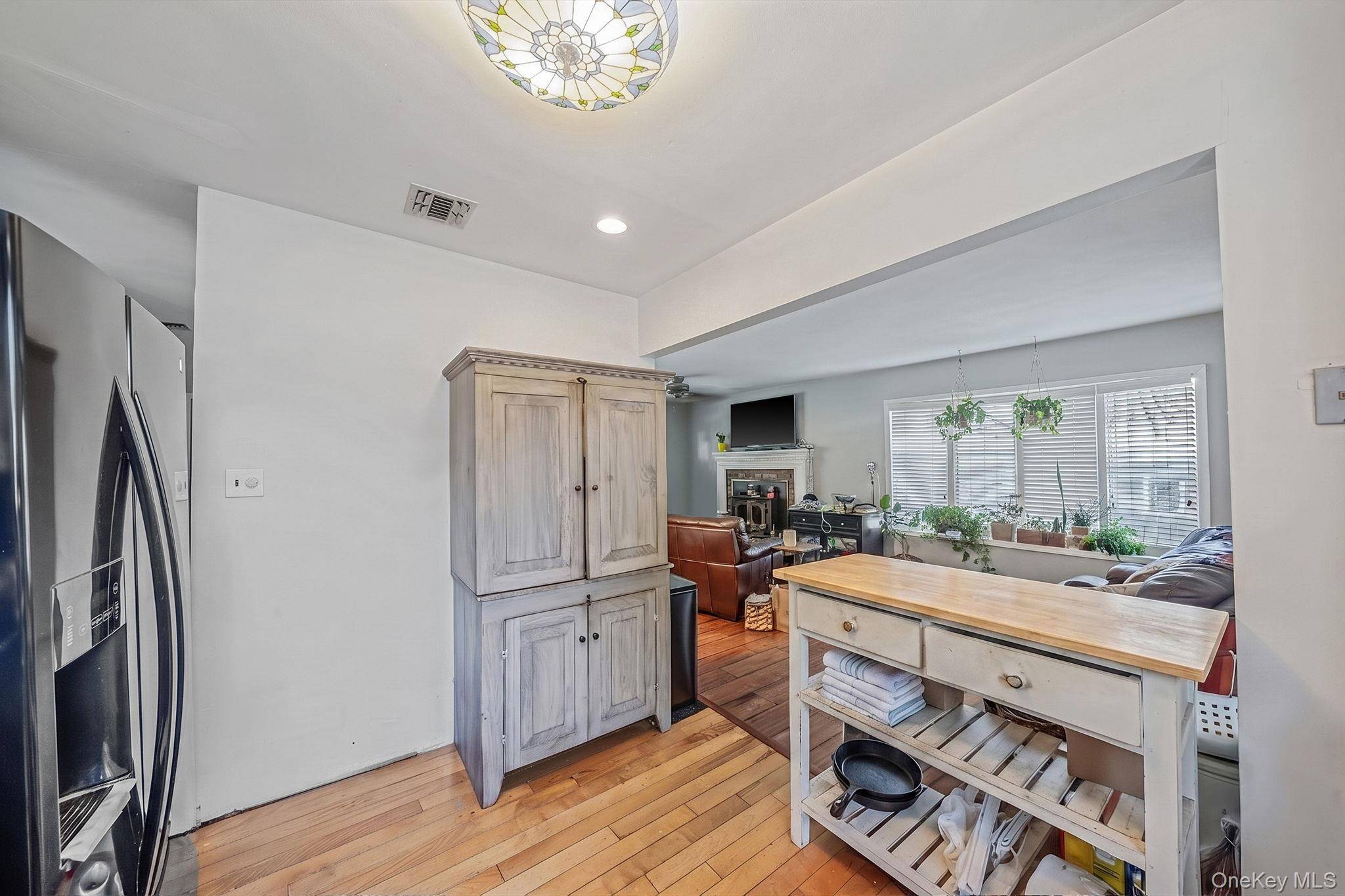 Maison de 3 Chambres à Vendre à Lake Ronkonkoma, New York, États-Unis - 8