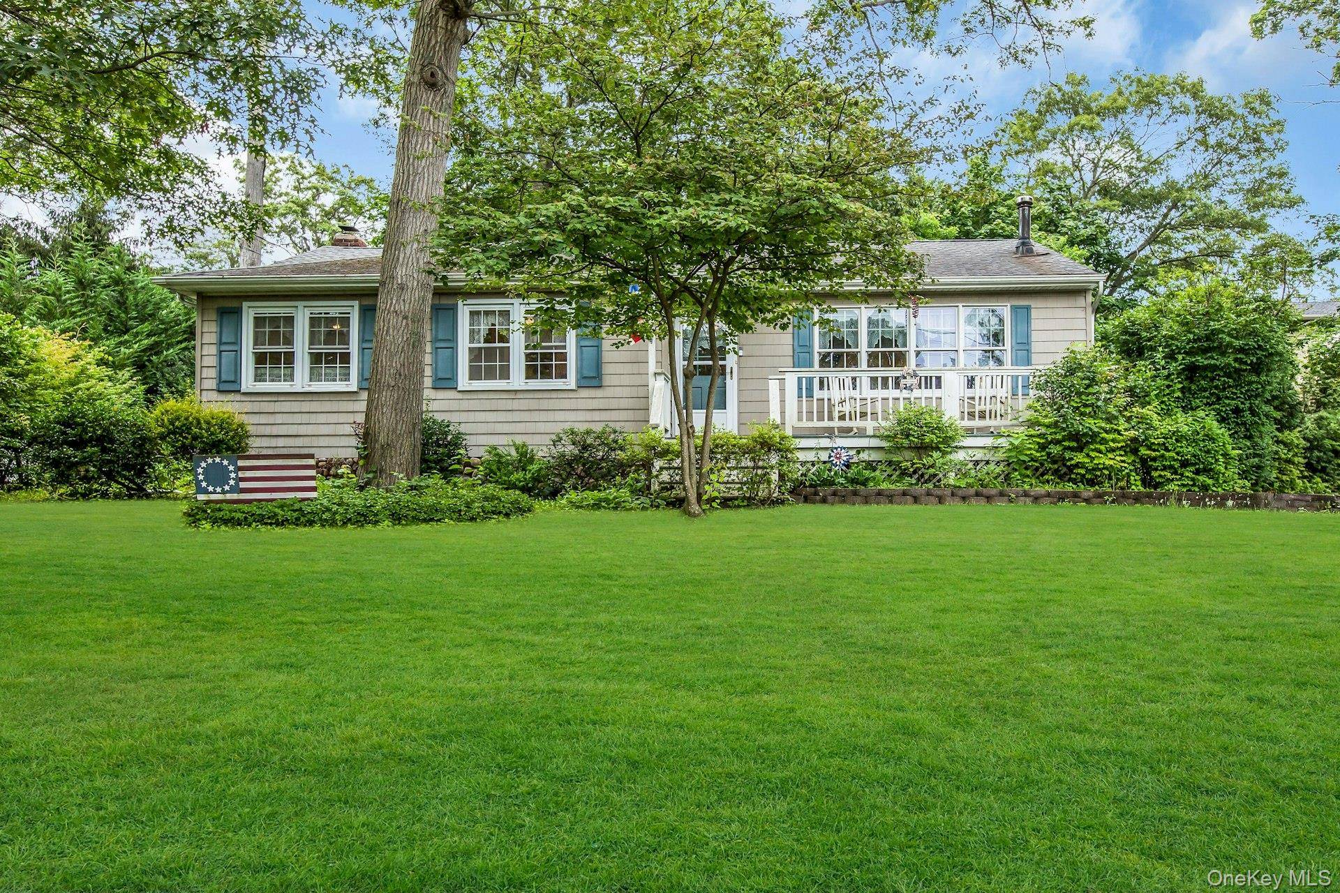 Maison de 3 Chambres à Vendre à Lake Ronkonkoma, New York, États-Unis - 2
