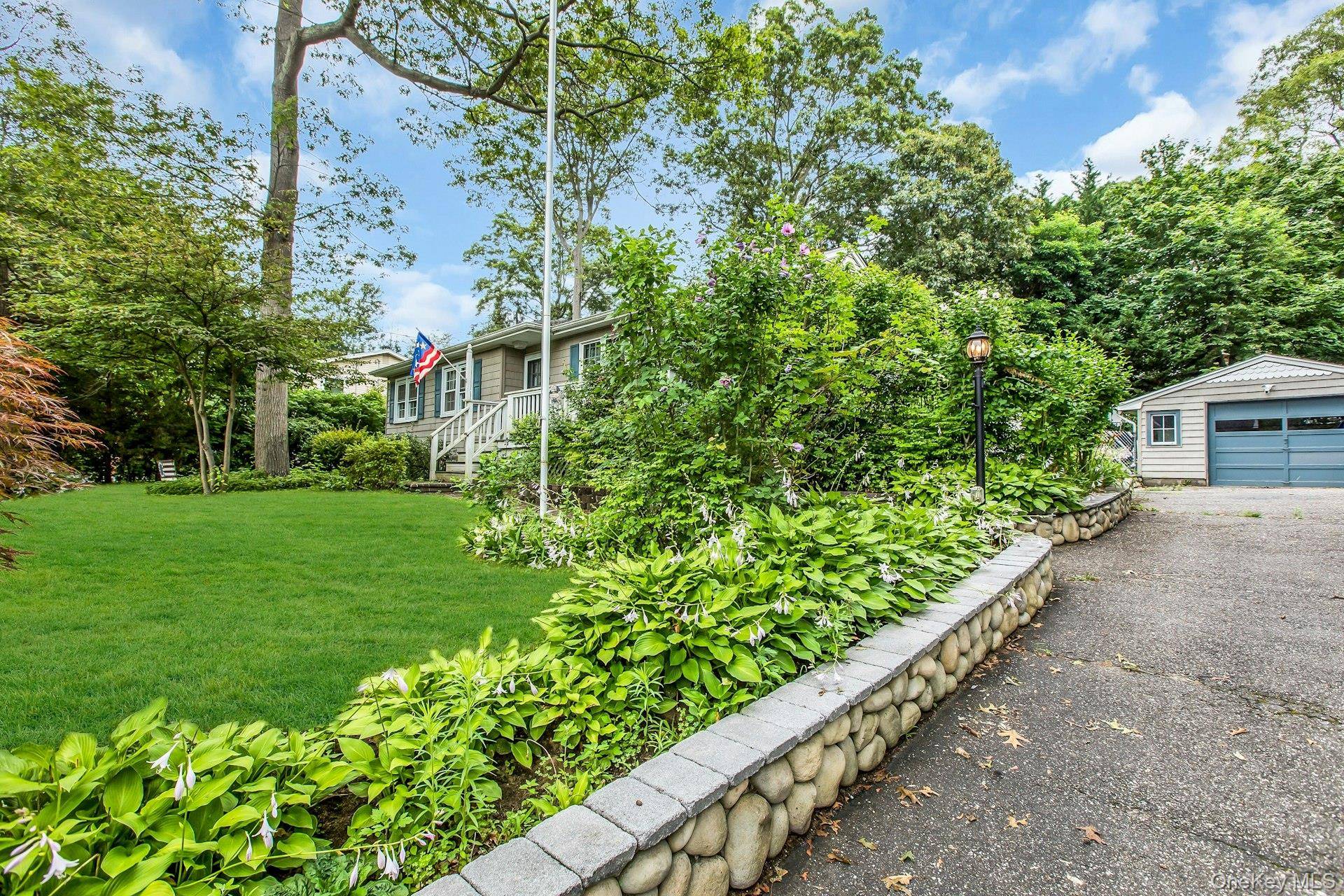 Maison de 3 Chambres à Vendre à Lake Ronkonkoma, New York, États-Unis - 3