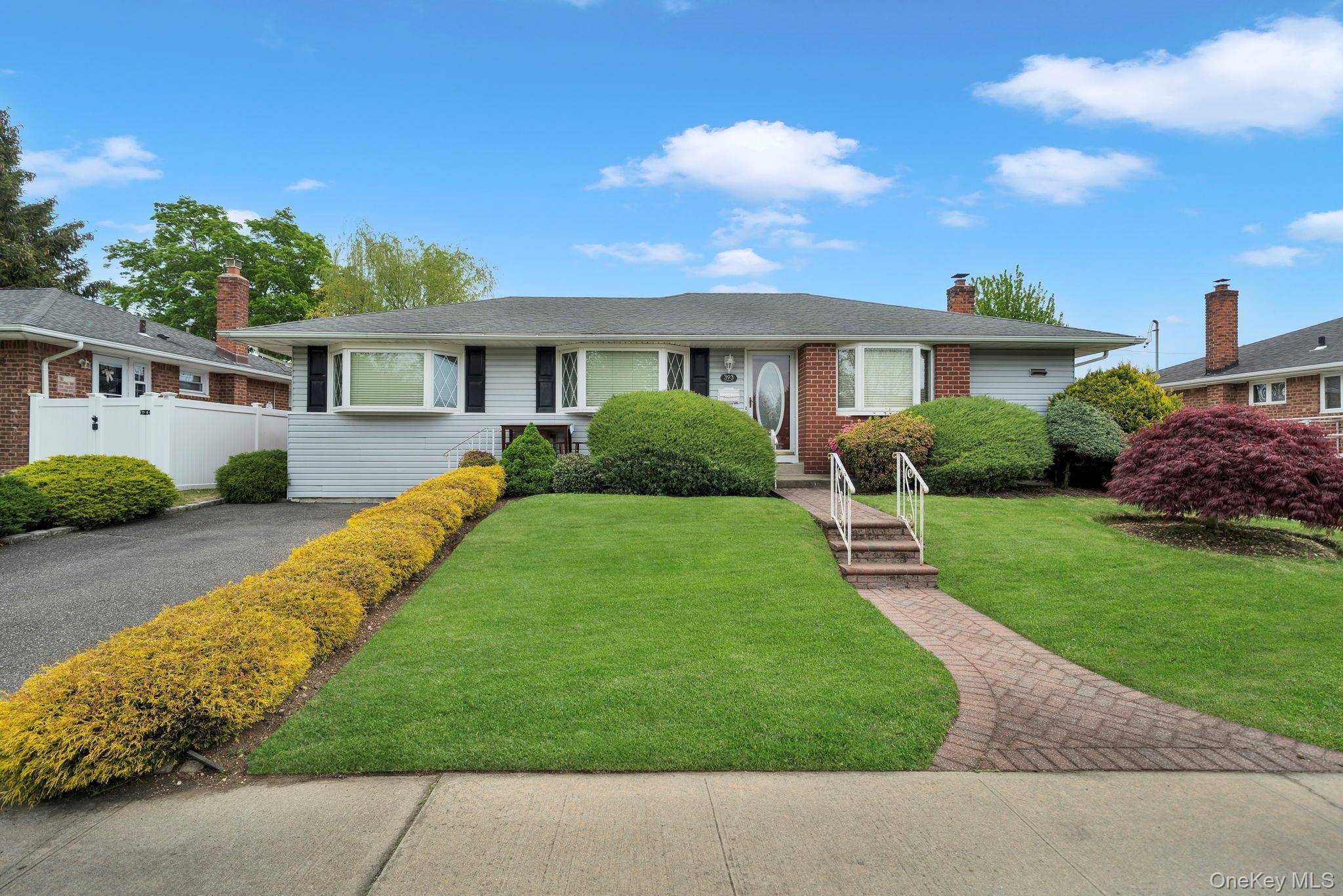 Casa com 3 Quartos à Venda em Levittown - Nova Iorque - EUA - 1