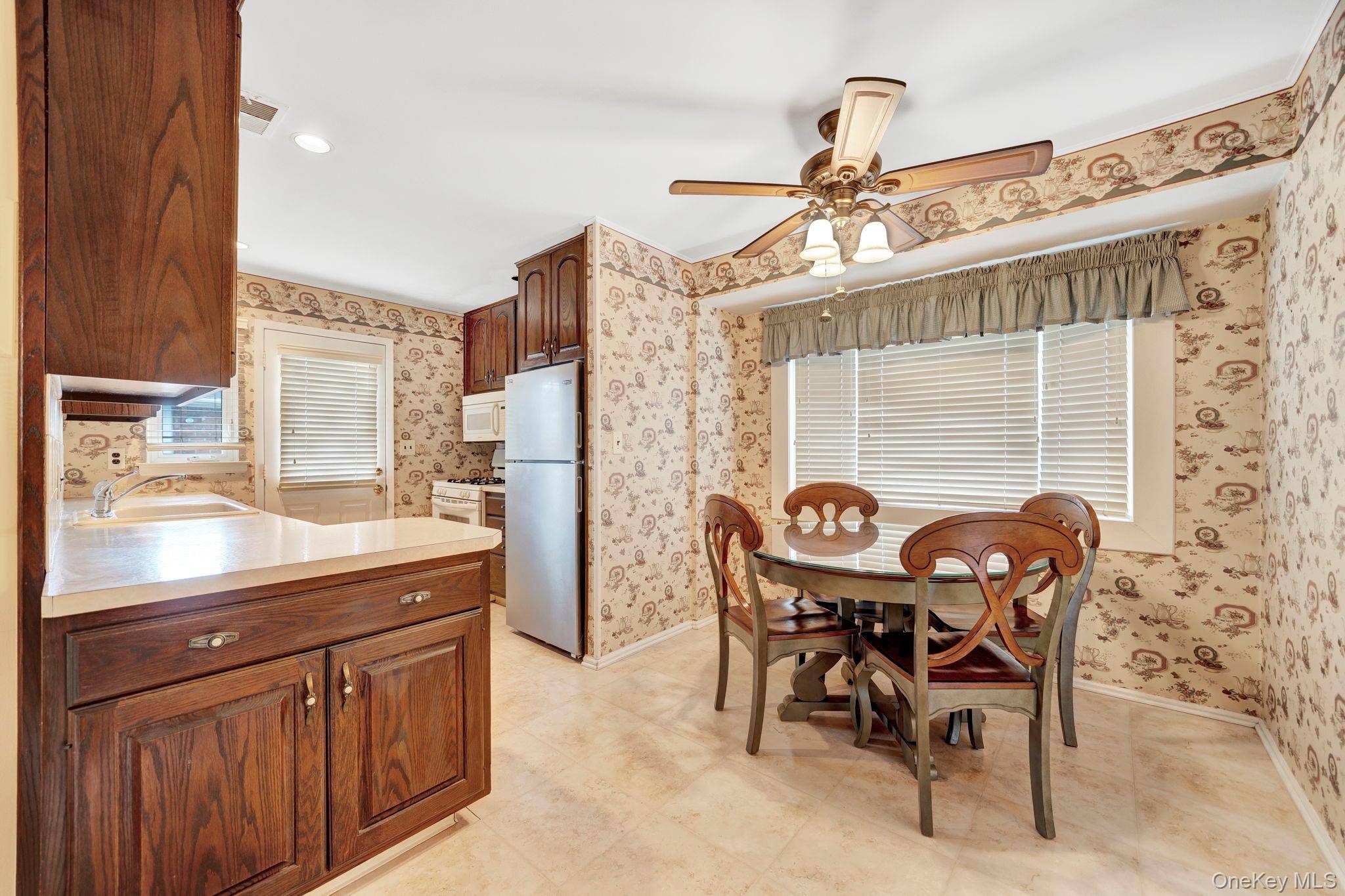 Casa com 3 Quartos à Venda em Levittown - Nova Iorque - EUA - 4