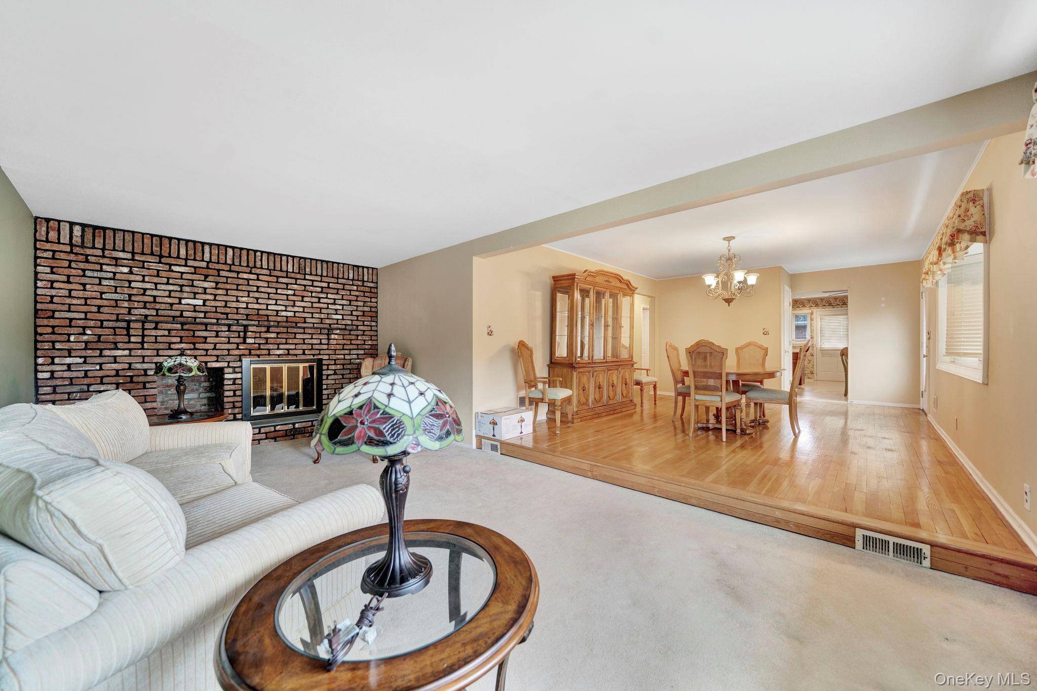 Casa com 3 Quartos à Venda em Levittown - Nova Iorque - EUA - 8