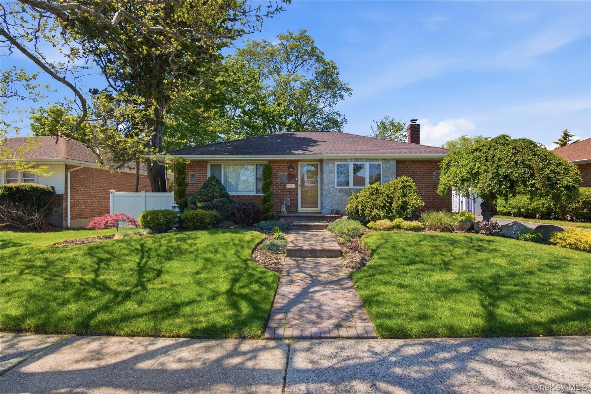 Casa com 3 Quartos à Venda em Levittown - Nova Iorque - EUA - 1