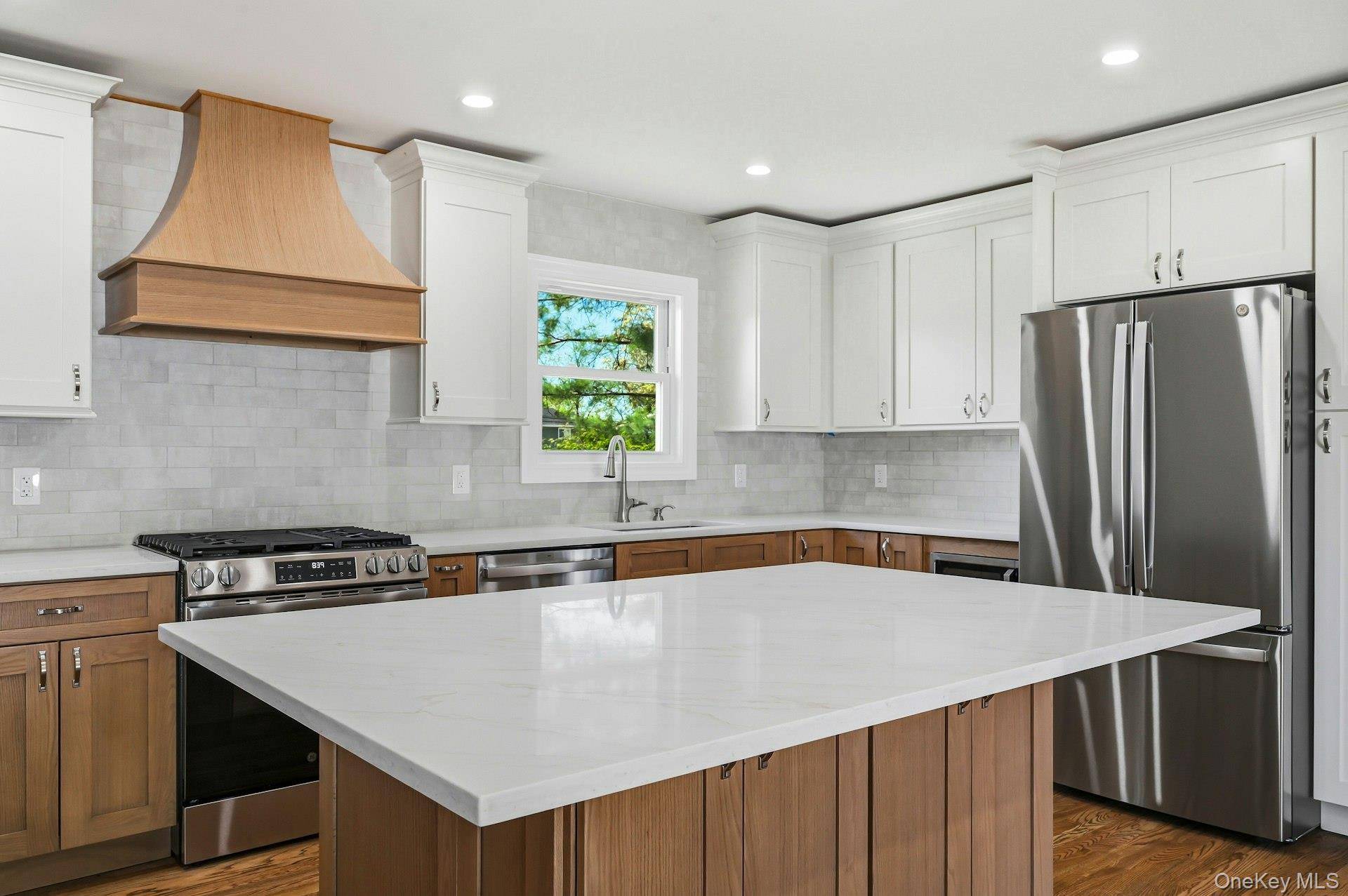 Casa com 3 Quartos à Venda em Lindenhurst - Nova Iorque - EUA - 2