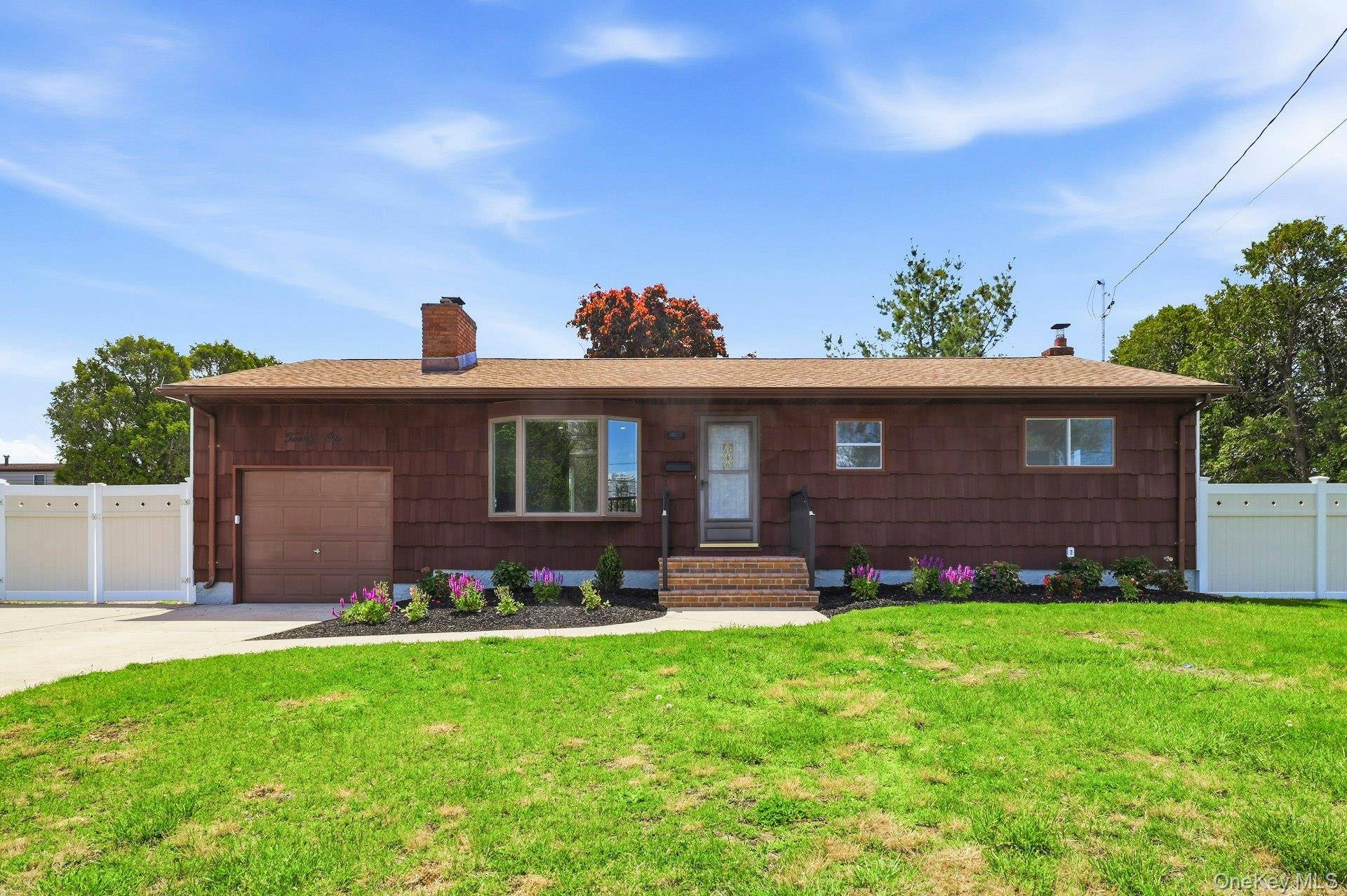 Casa com 3 Quartos à Venda em Lindenhurst - Nova Iorque - EUA - 3