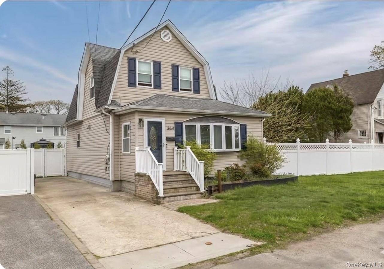 Casa de 3 Dormitorios en Venta en Lindenhurst - Nueva York - EE. UU. - 2