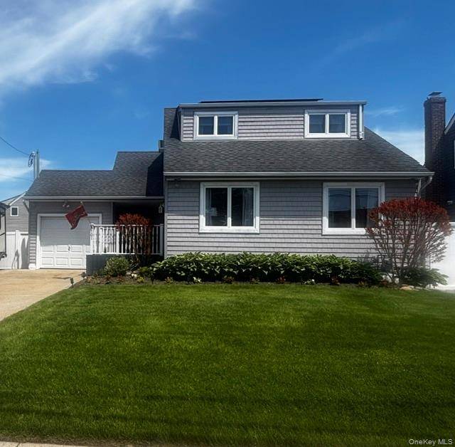 Casa com 3 Quartos à Venda em Lindenhurst - Nova Iorque - EUA - 1