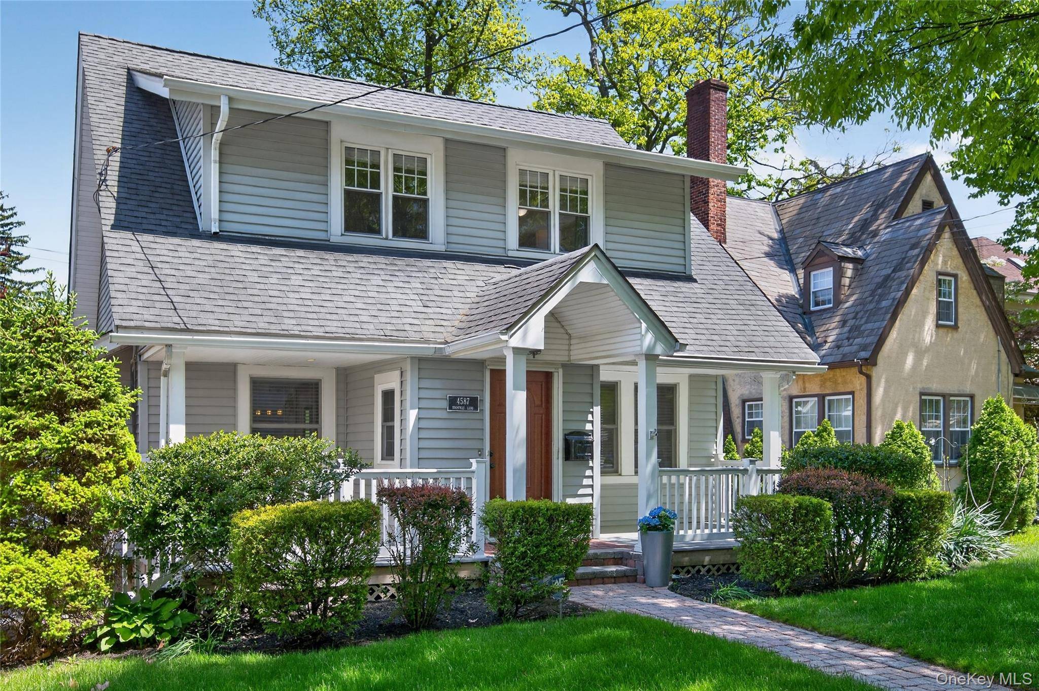 Casa de 3 Dormitorios en Venta en Little Neck - Nueva York - EE. UU. - 2