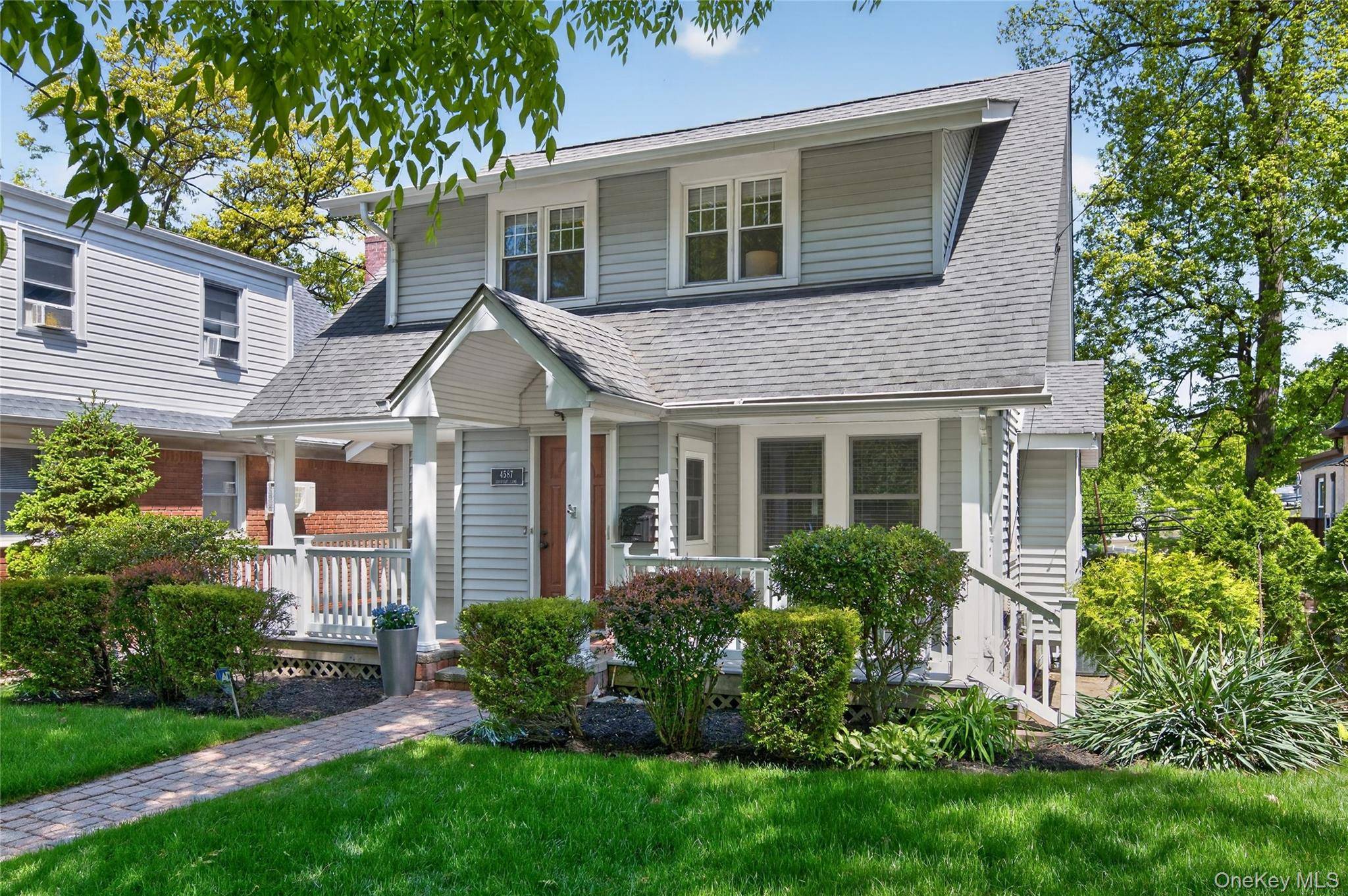 Casa de 3 Dormitorios en Venta en Little Neck - Nueva York - EE. UU. - 4