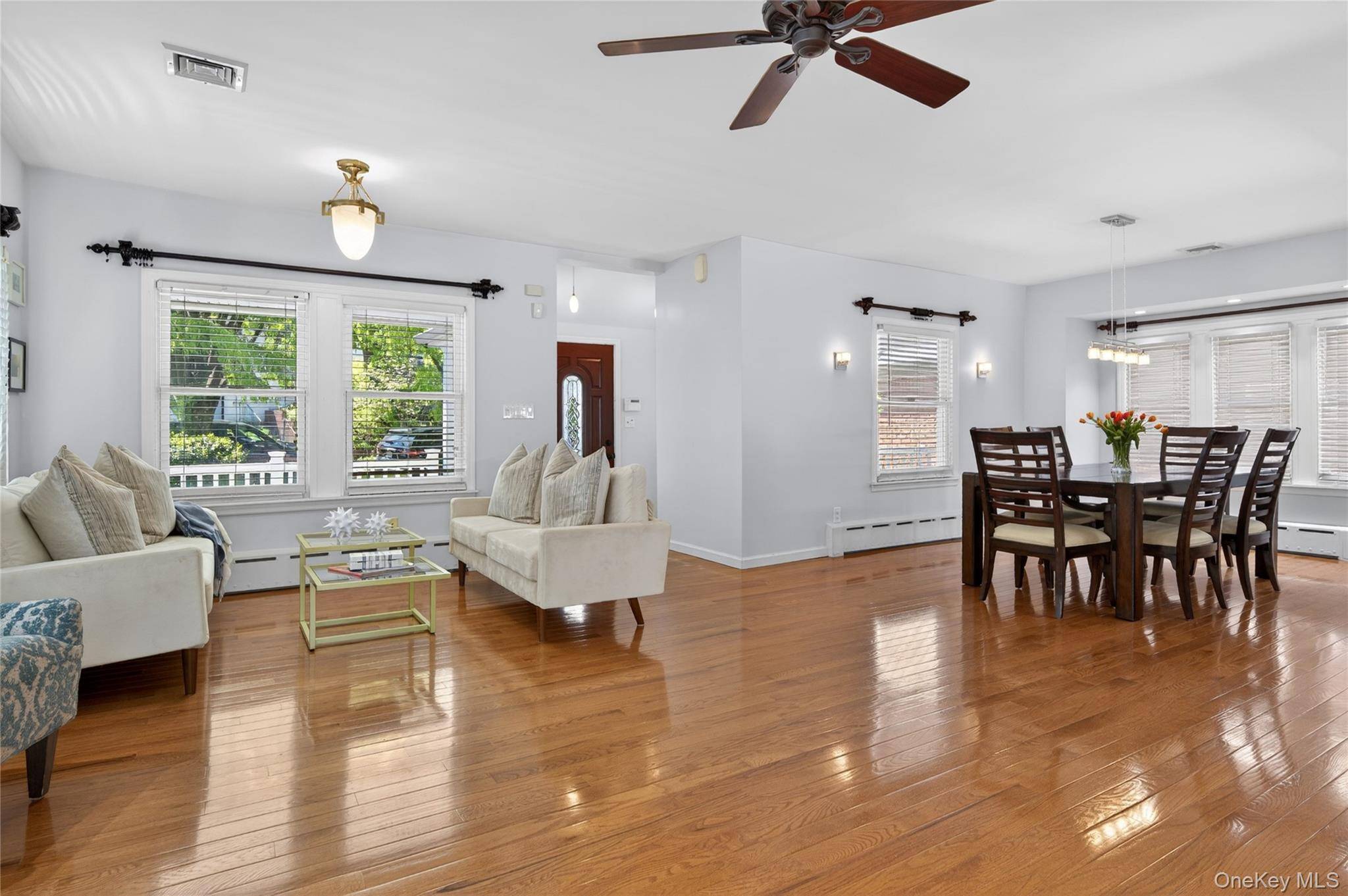 Casa de 3 Dormitorios en Venta en Little Neck - Nueva York - EE. UU. - 8