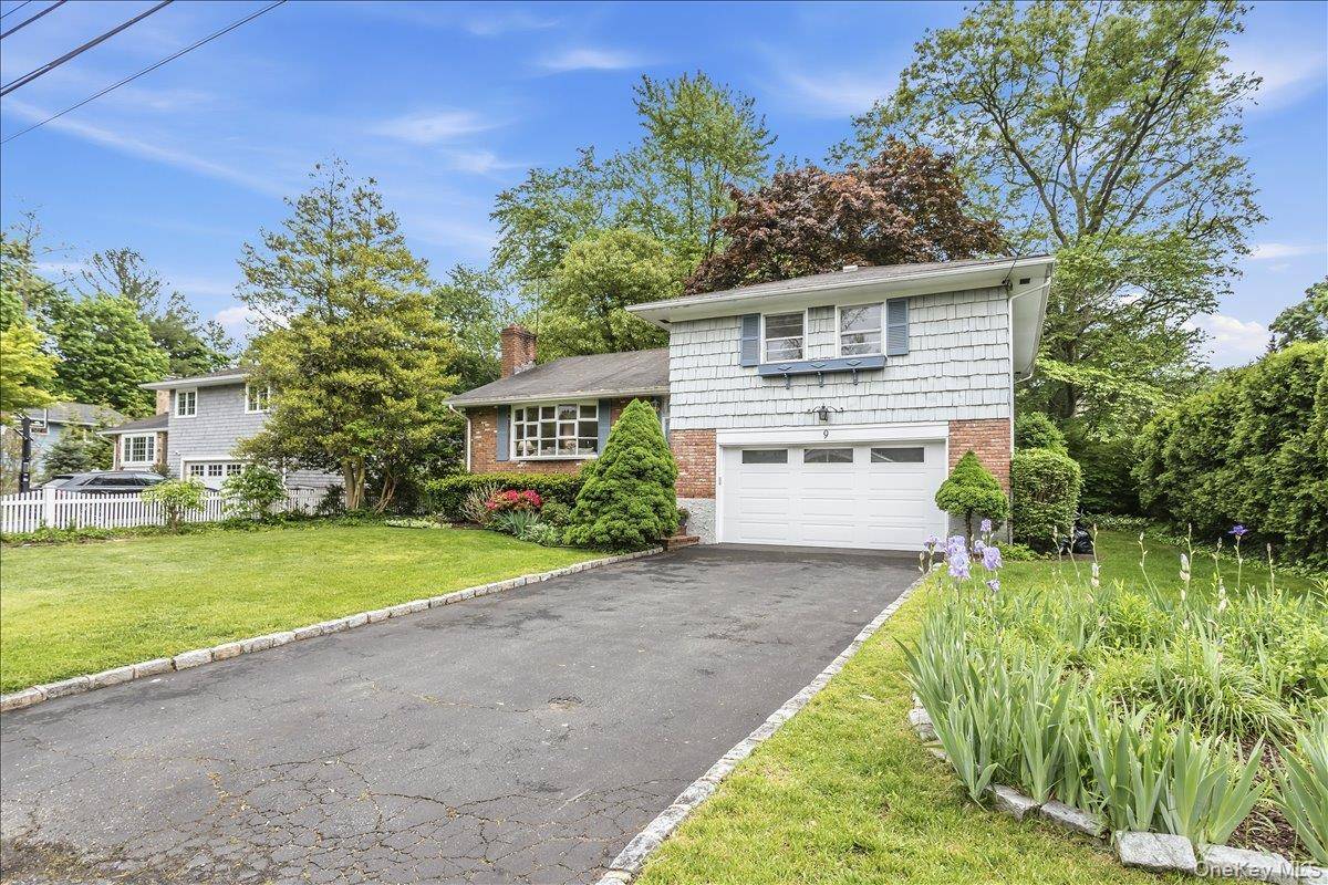 3 Bedroom Home for Sale in Locust Valley - New York - USA - 3