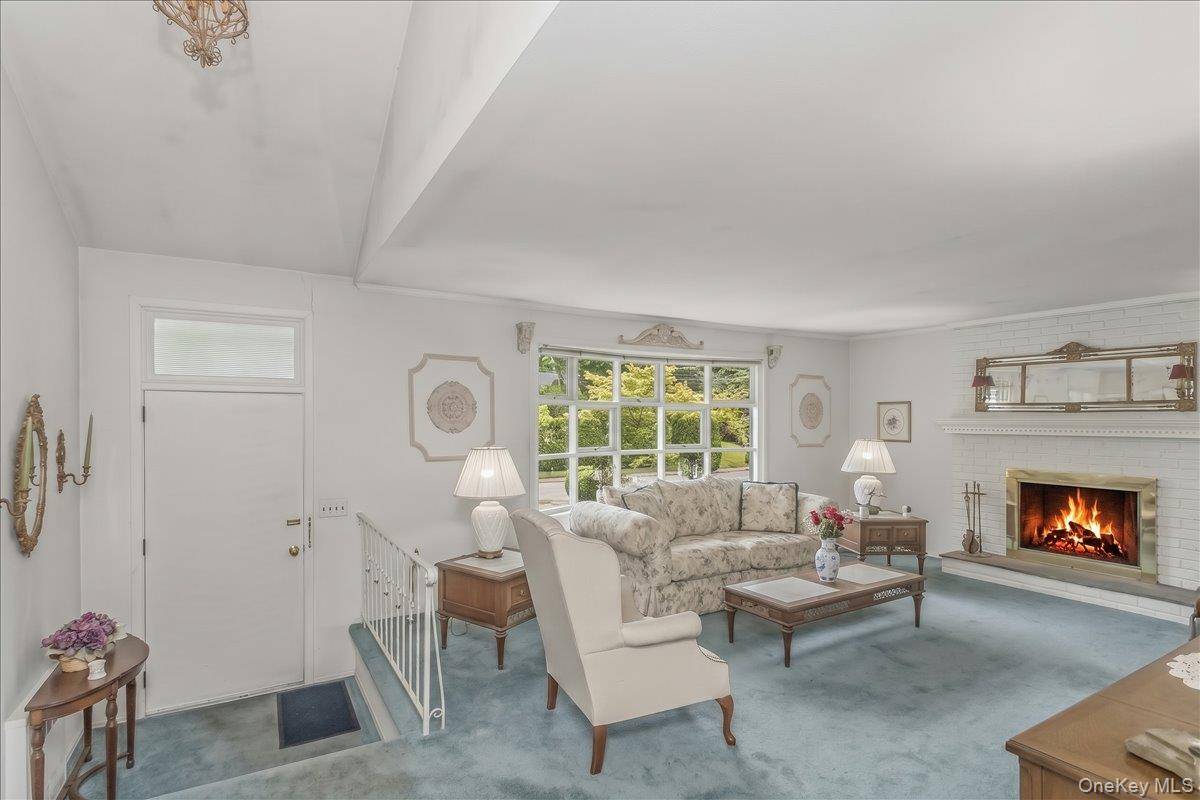3 Bedroom Home for Sale in Locust Valley - New York - USA - 5