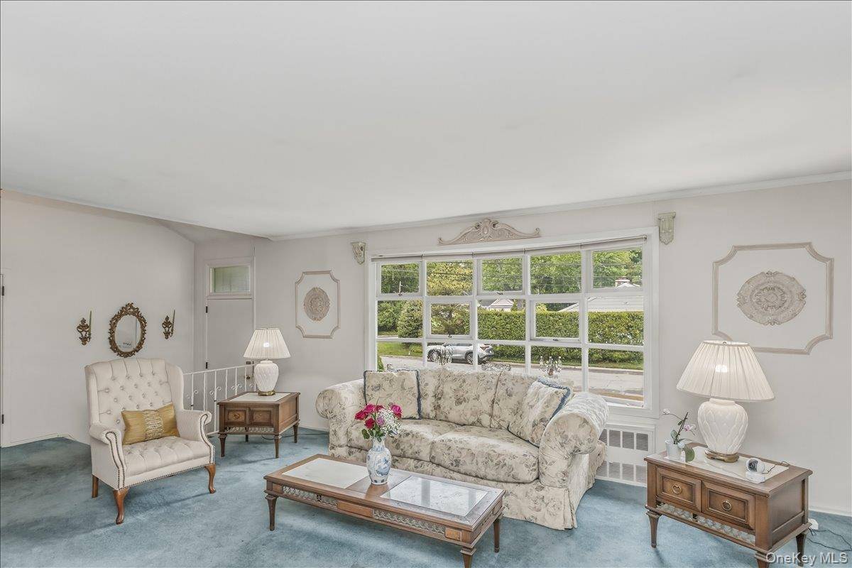 3 Bedroom Home for Sale in Locust Valley - New York - USA - 8