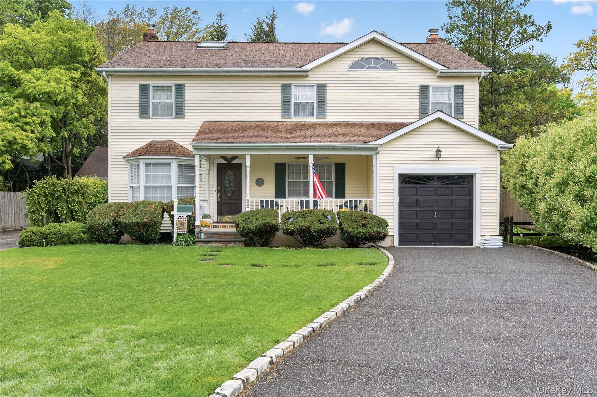 Casa com 3 Quartos à Venda em Locust Valley - Nova Iorque - EUA - 1